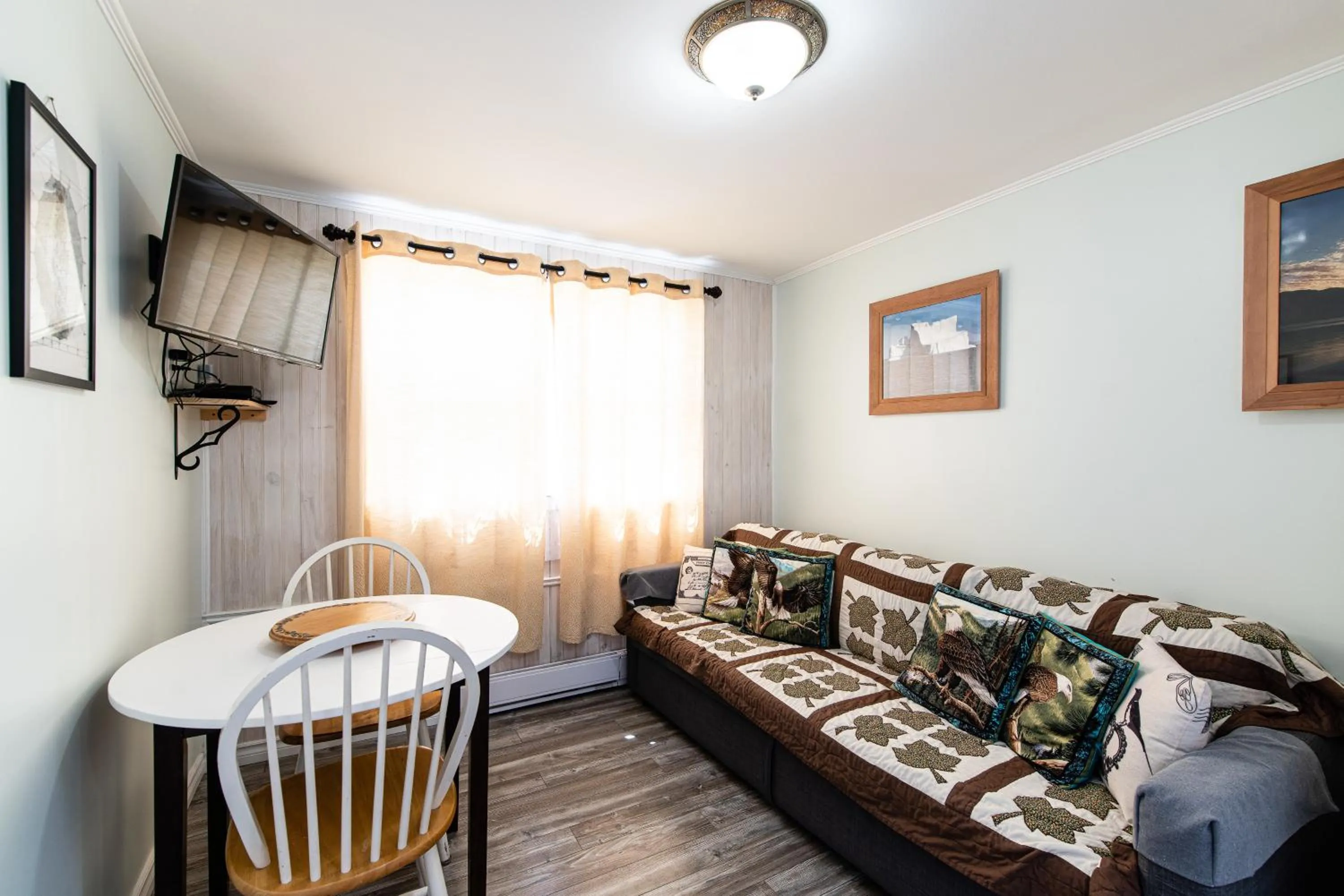Living room in Out East B&B - Norris Point