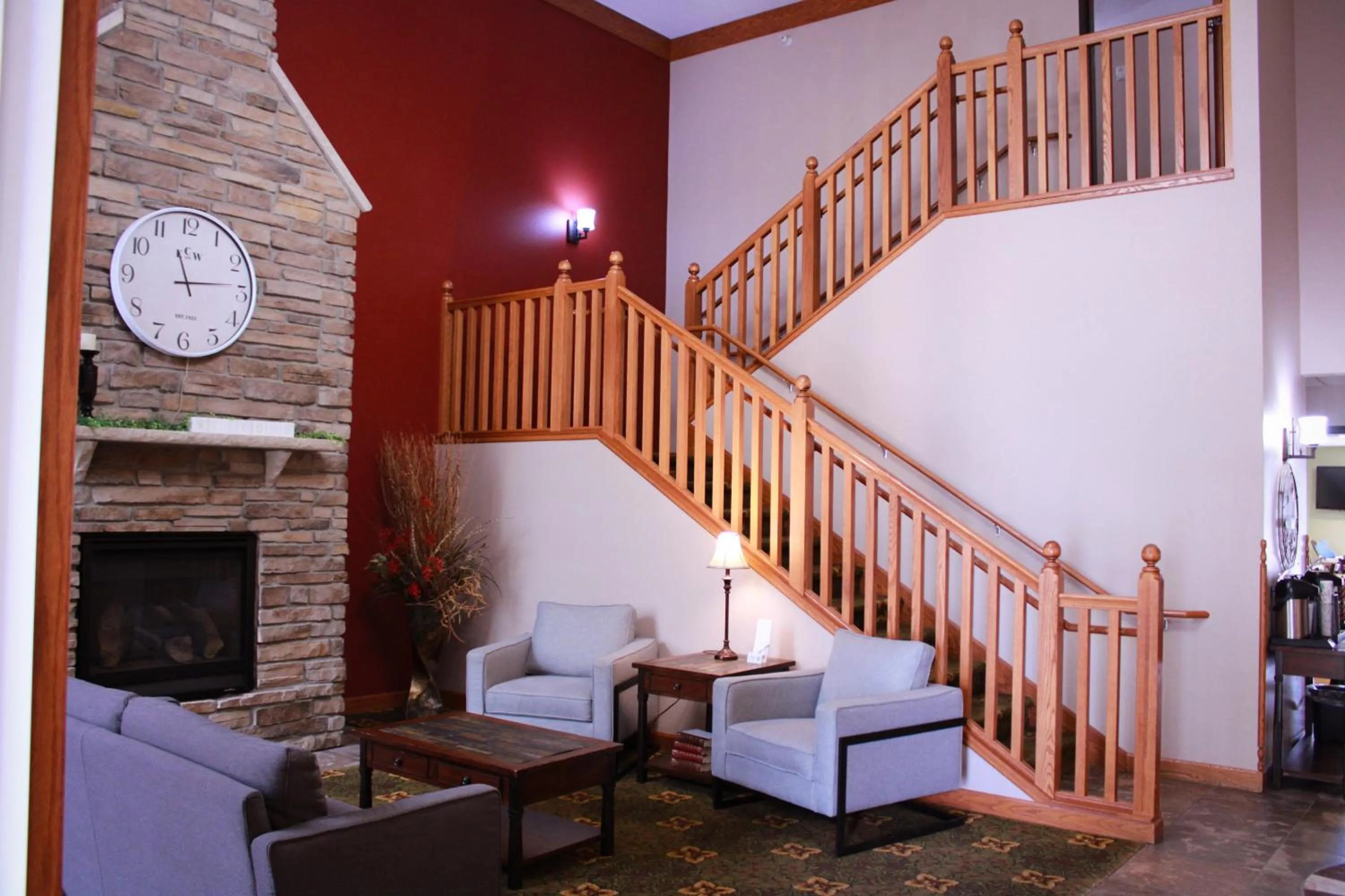 Seating area in Canby Inn and Suites
