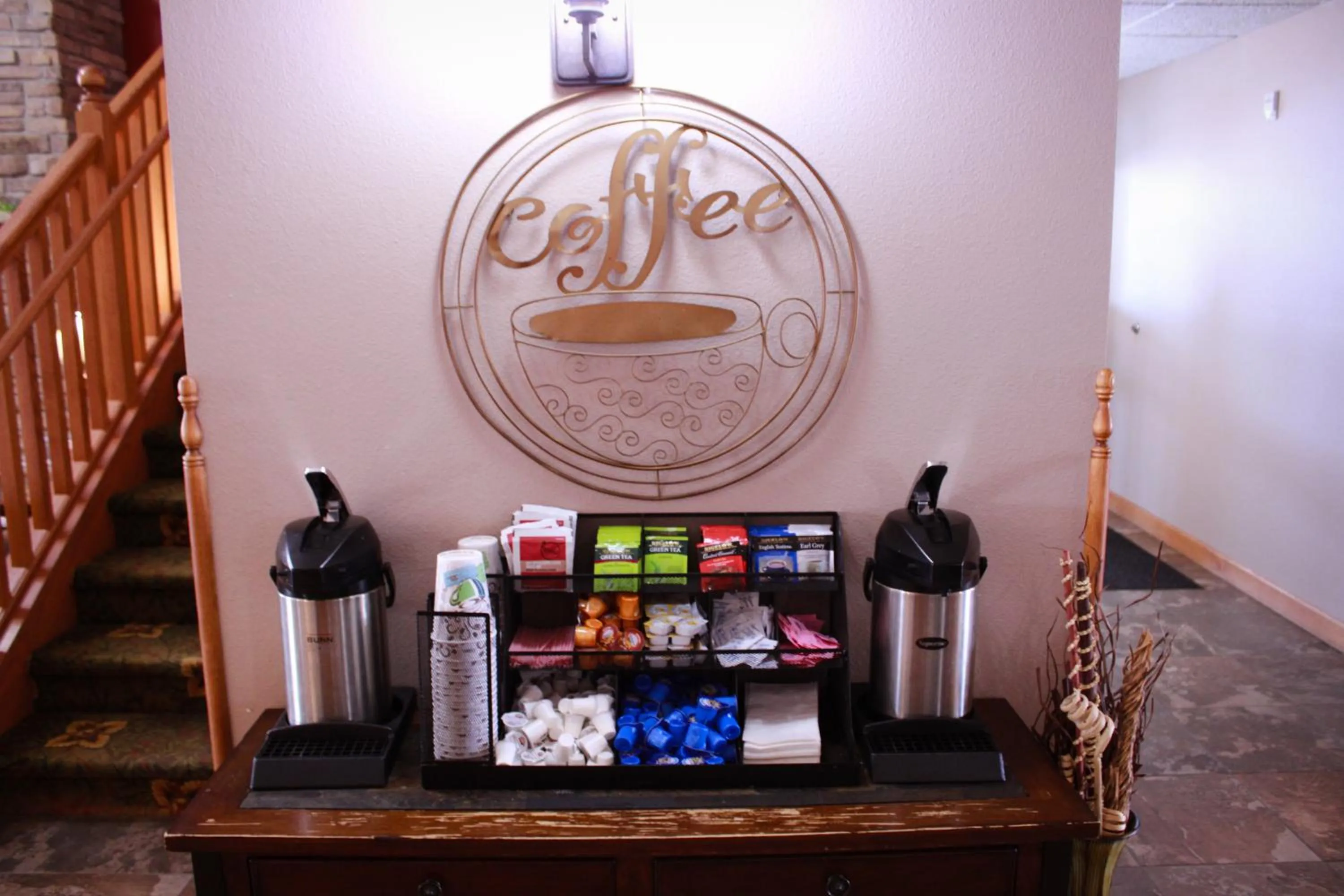 Coffee/tea facilities in Canby Inn and Suites