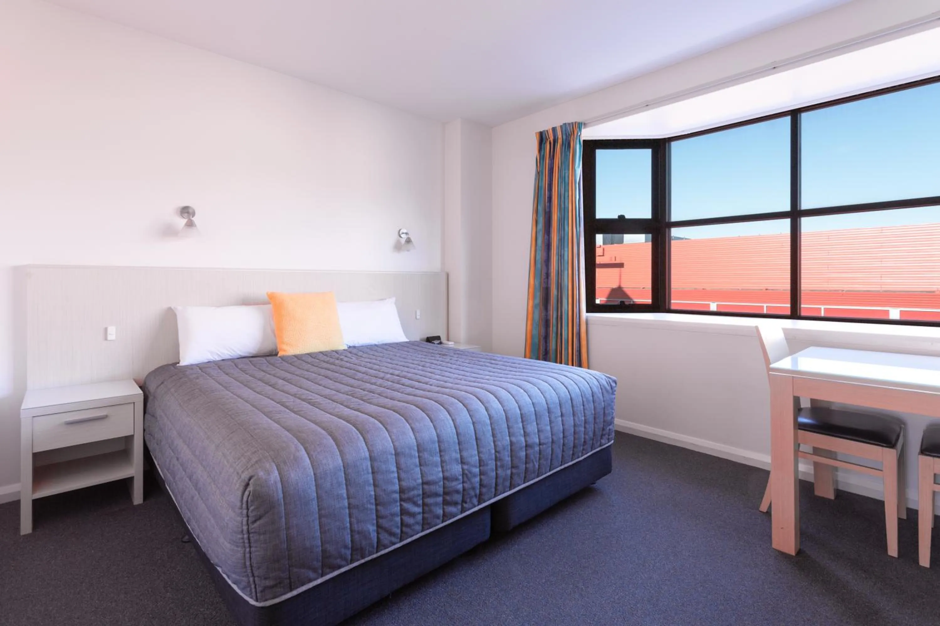 Bedroom, Bed in Mayfair Plaza Motel and Apartments