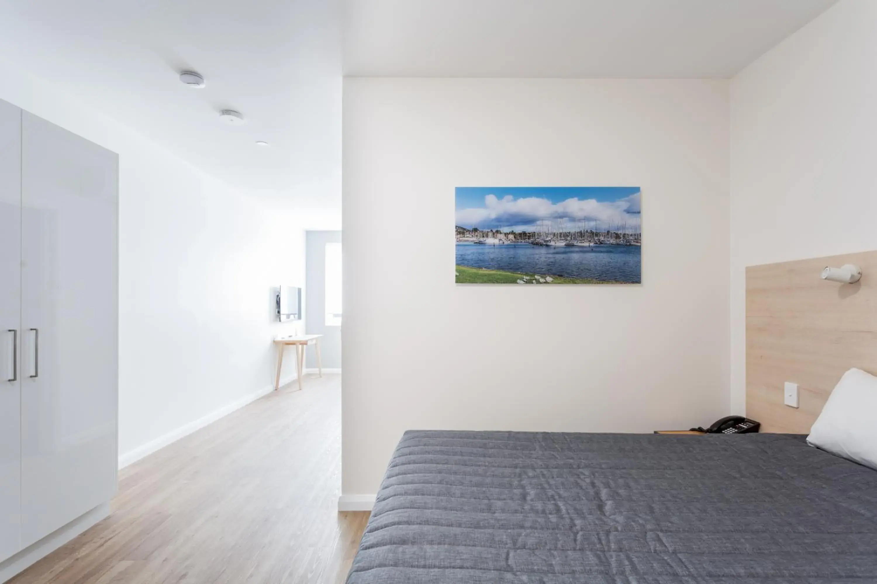 Bed in Mayfair Plaza Motel and Apartments Bed in Mayfair Plaza Motel and Apartments