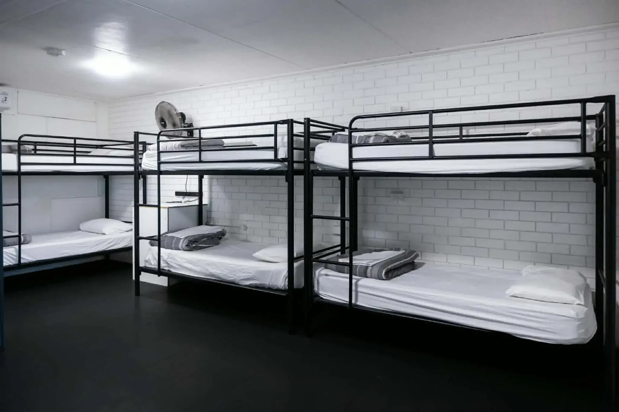 Bed in 8-Bed Mixed Dormitory Room in Nomads Noosa Bed in 8-Bed Mixed Dormitory Room in Nomads Noosa