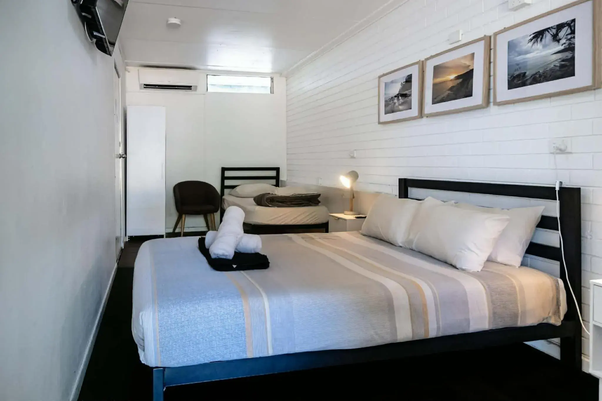 Double Room with Shared Bathroom in Nomads Noosa Double Room with Shared Bathroom in Nomads Noosa
