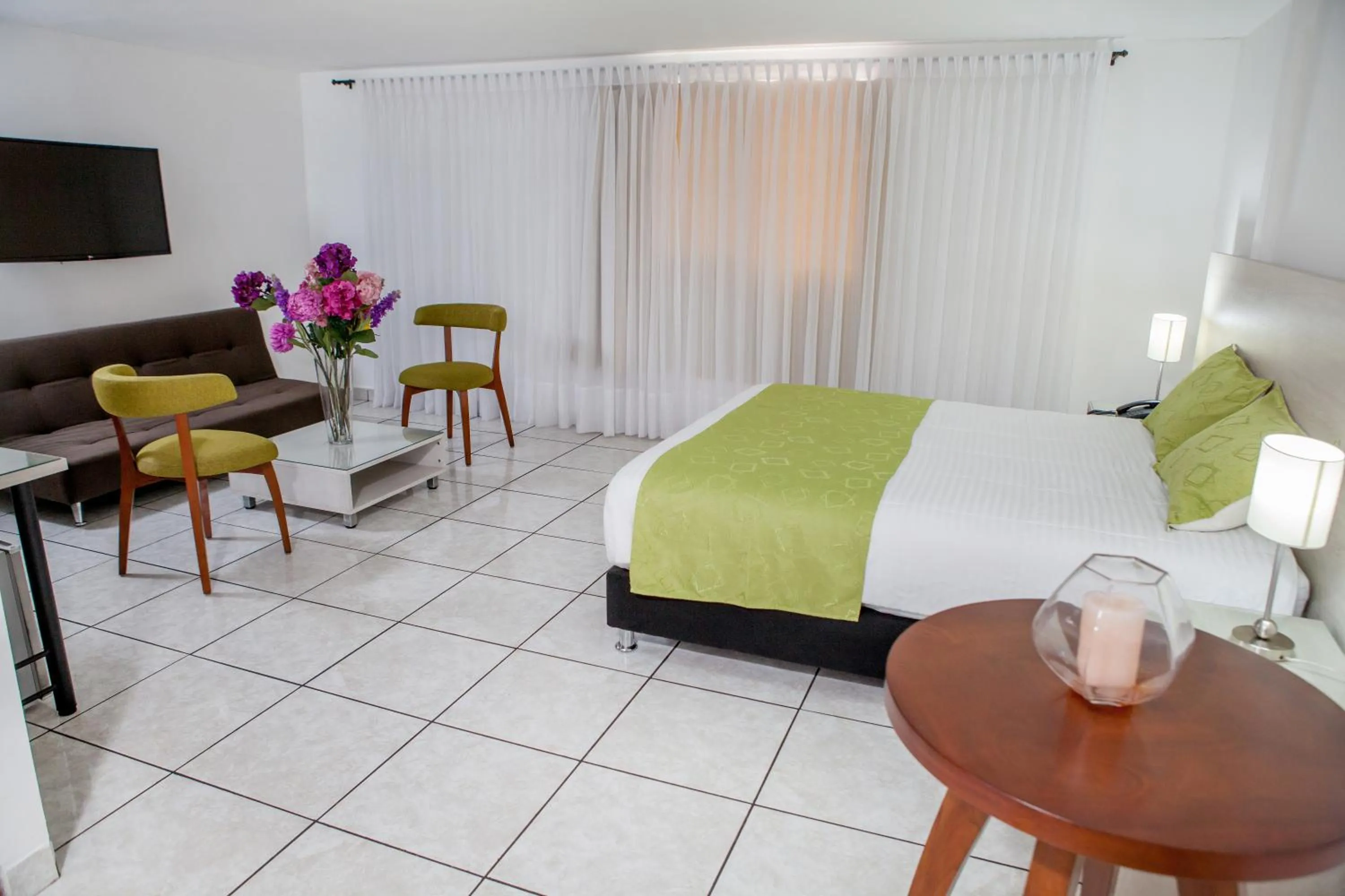 Photo of the whole room, Bed in Hotel Florida Inn