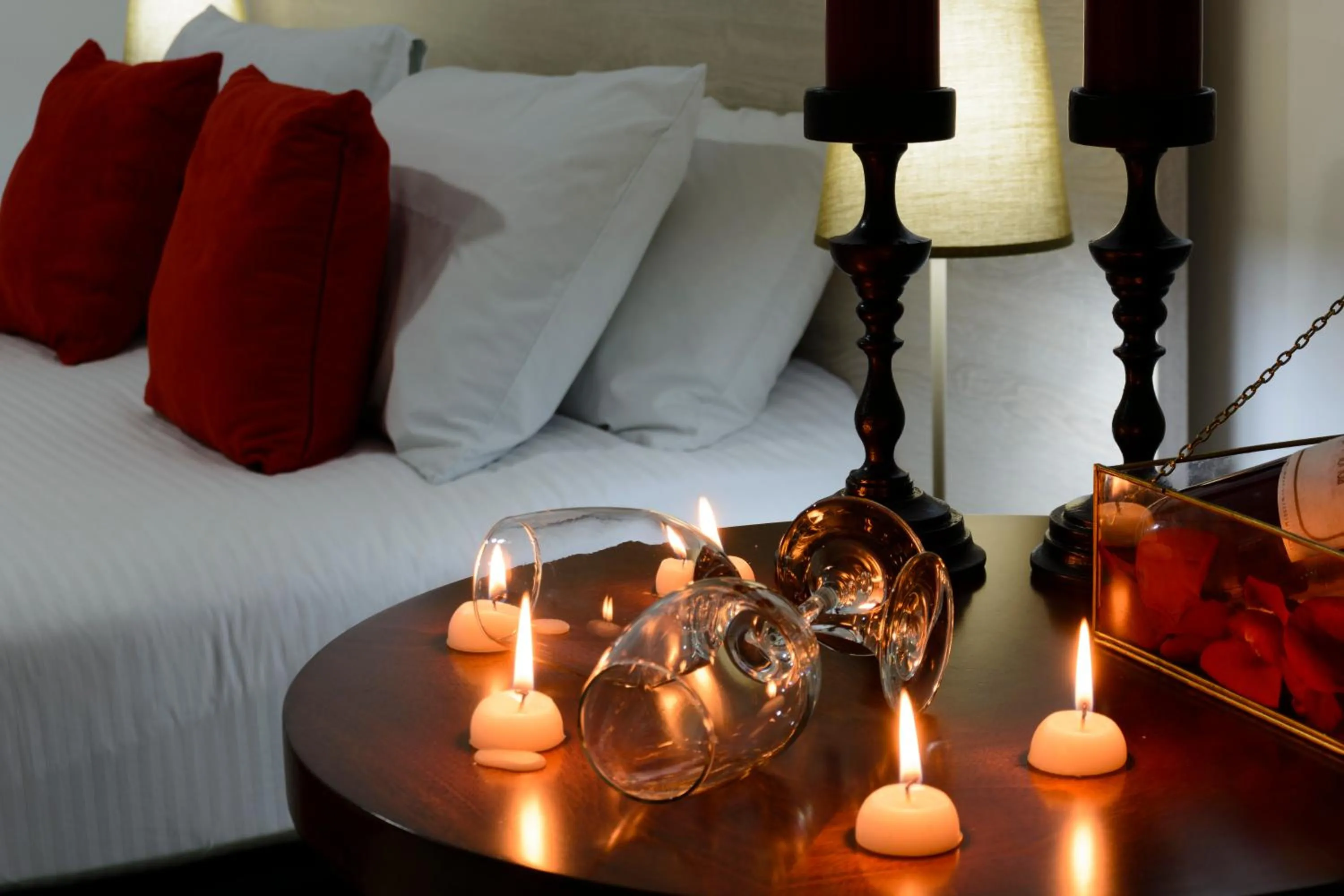 Decorative detail, Bed in Hotel Florida Inn