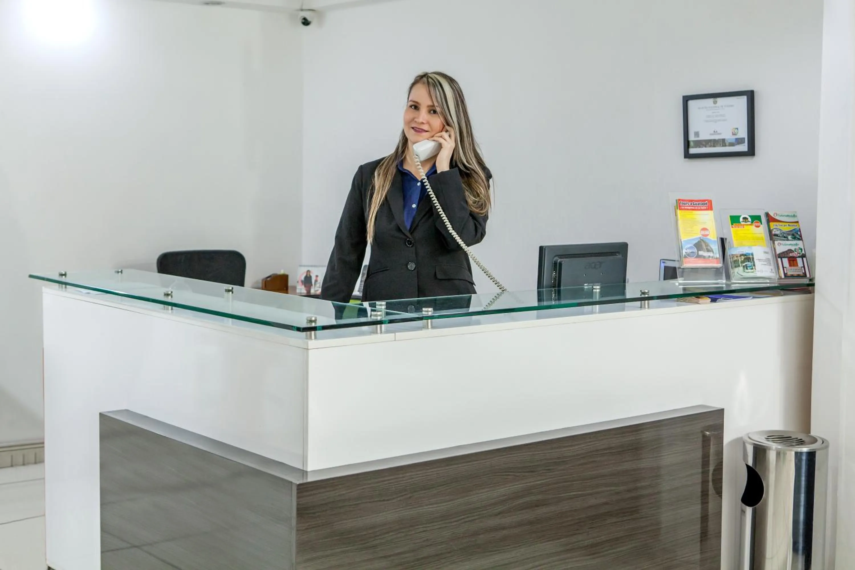 Staff in Hotel Florida Inn