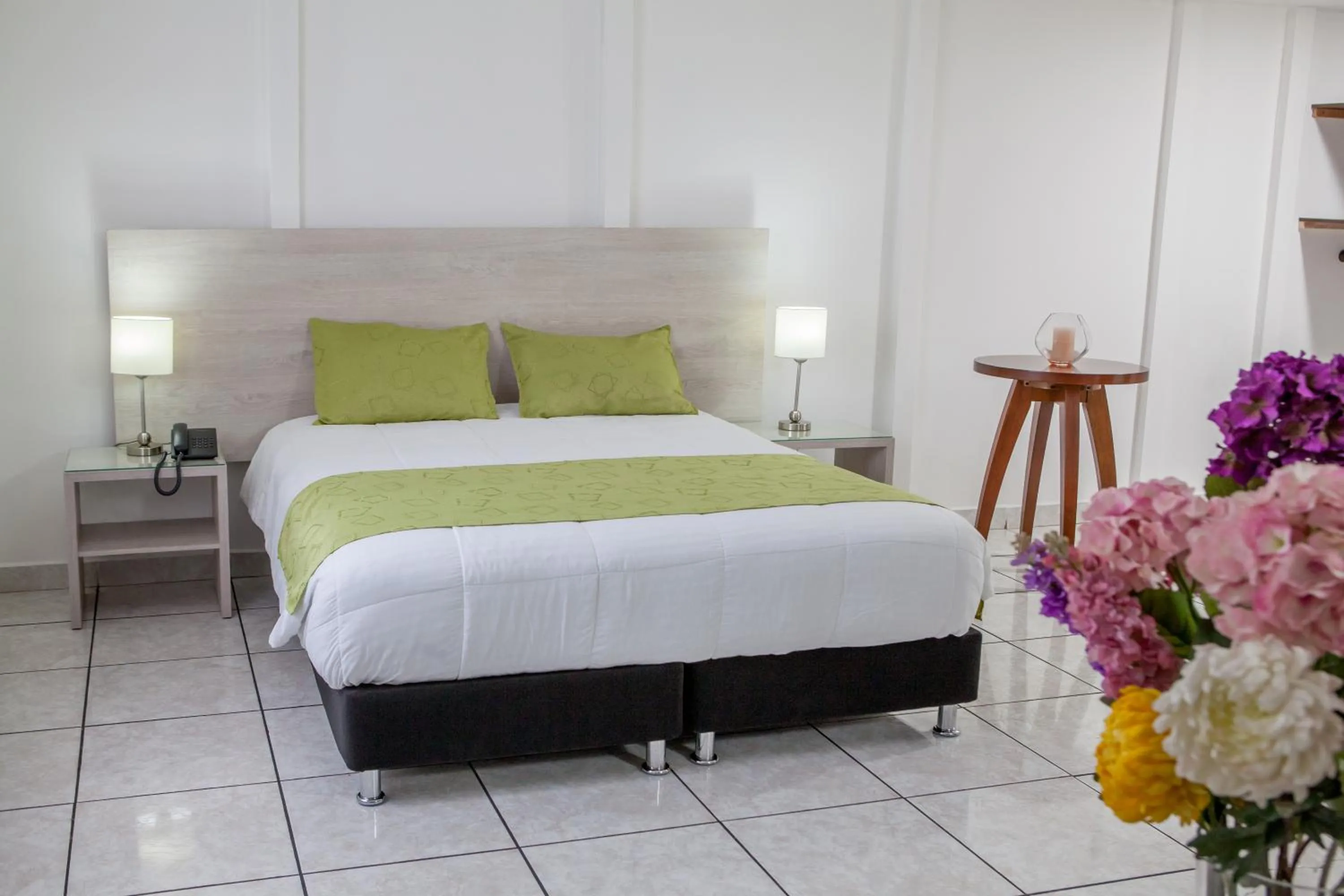 Photo of the whole room, Bed in Hotel Florida Inn