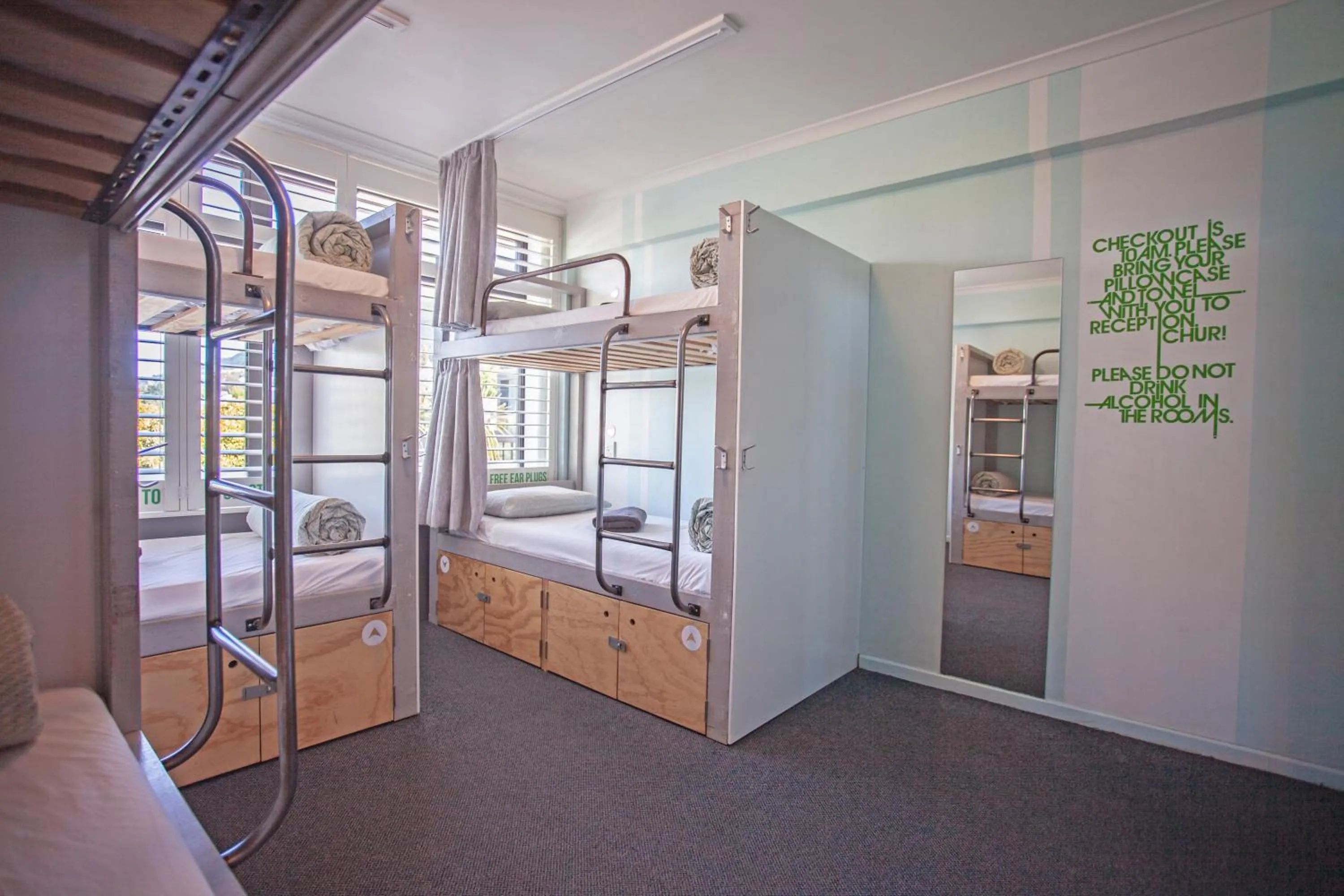 Bedroom, Bed in Absoloot Hostel Queenstown