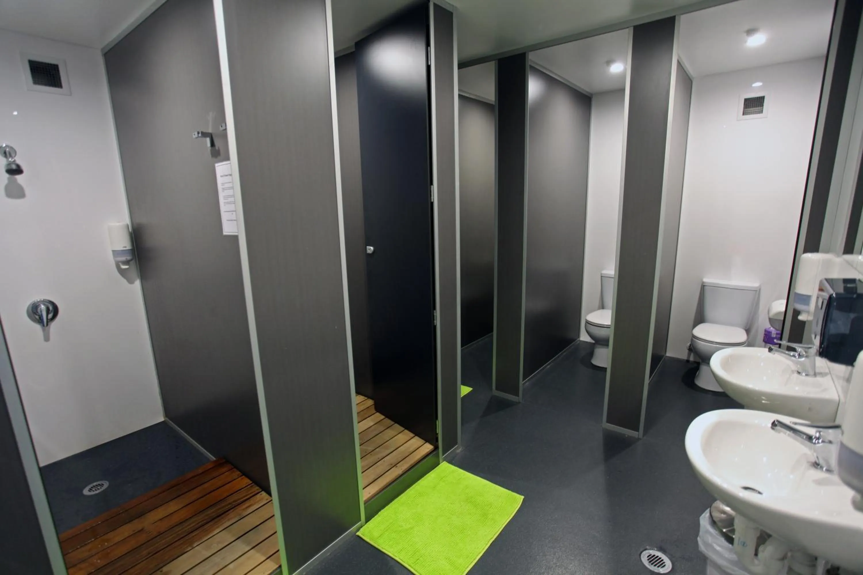 Shower in Absoloot Hostel Queenstown