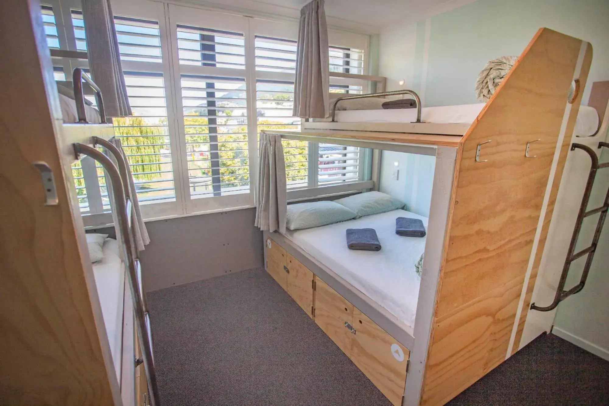 Family Room with En-Suite Bathroom in Absoloot Hostel Queenstown Family Room with En-Suite Bathroom in Absoloot Hostel Queenstown