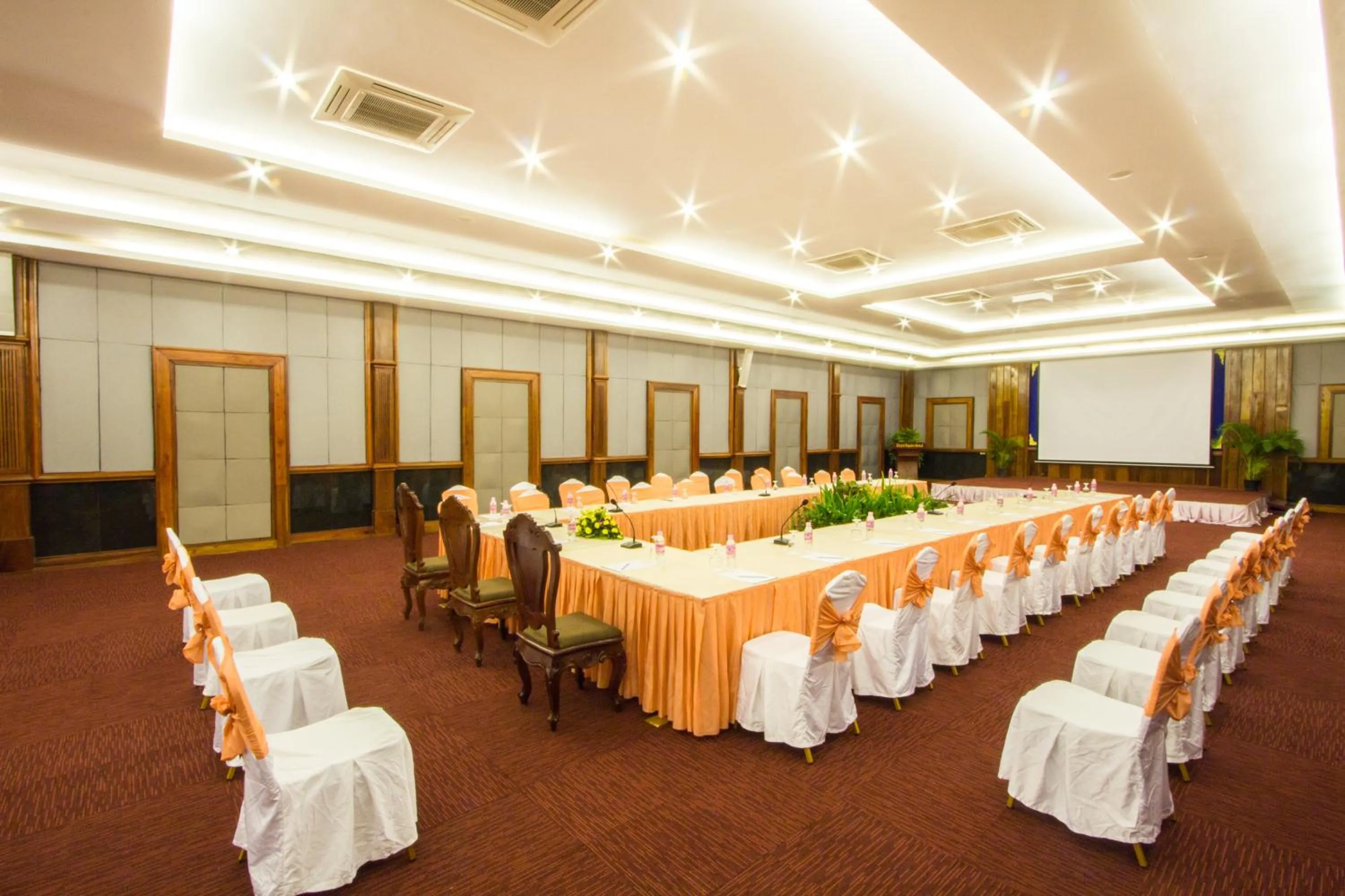 Business facilities in Royal Empire Hotel