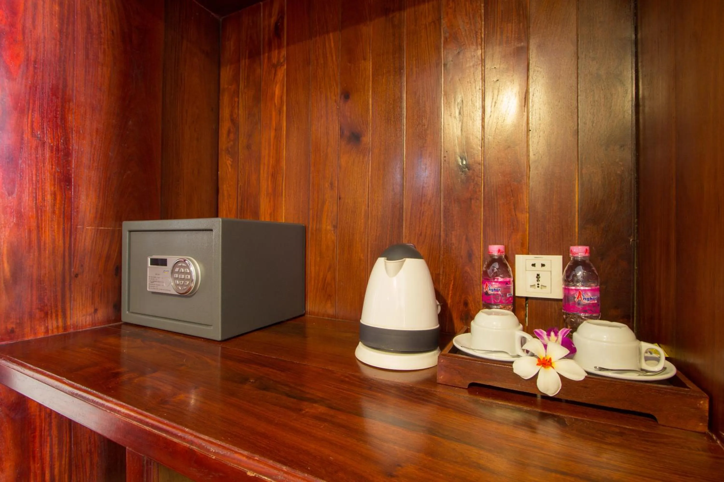 Coffee/tea facilities in Royal Empire Hotel