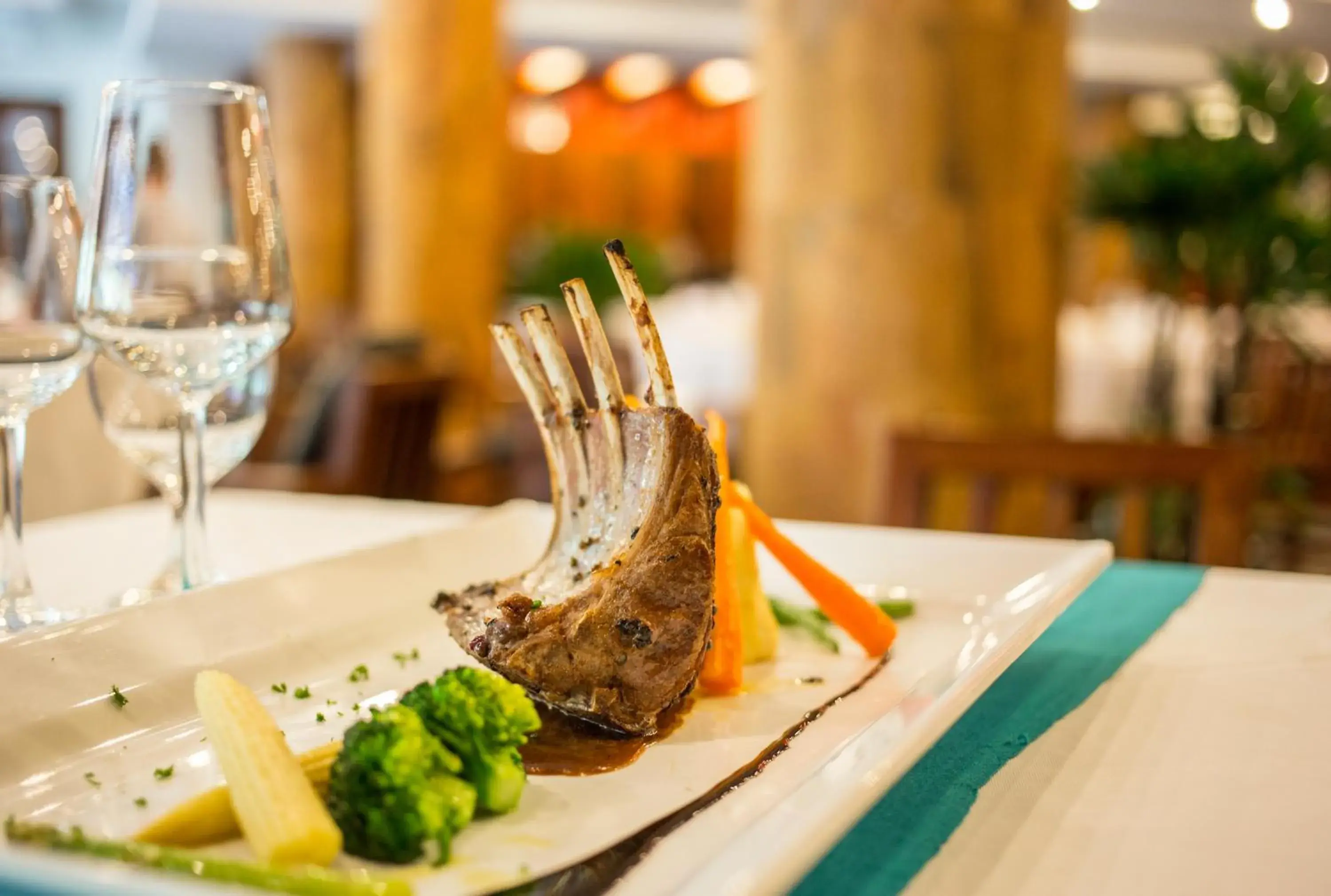 Restaurant/places to eat in Royal Empire Hotel Restaurant/places to eat in Royal Empire Hotel