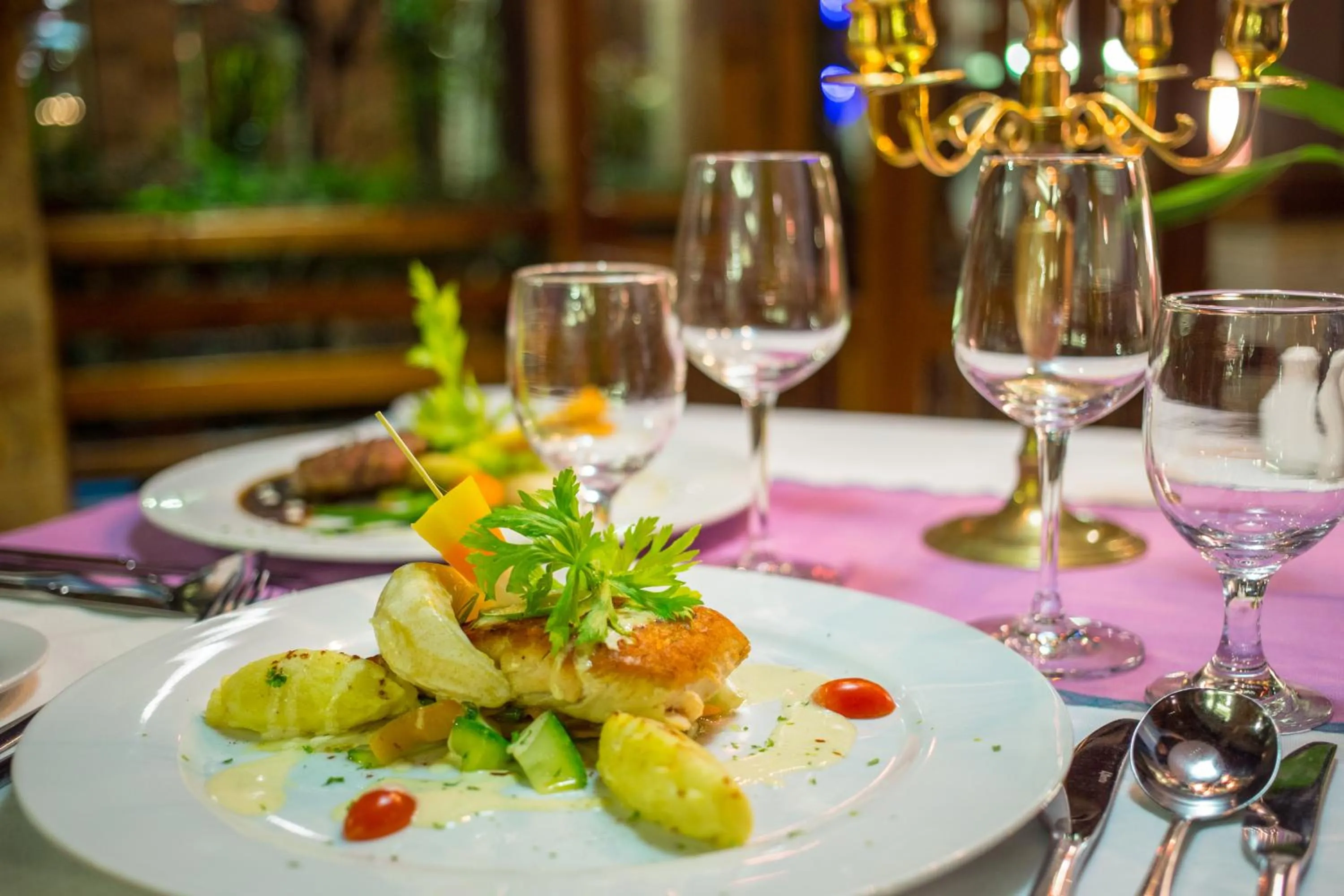 Restaurant/places to eat in Royal Empire Hotel