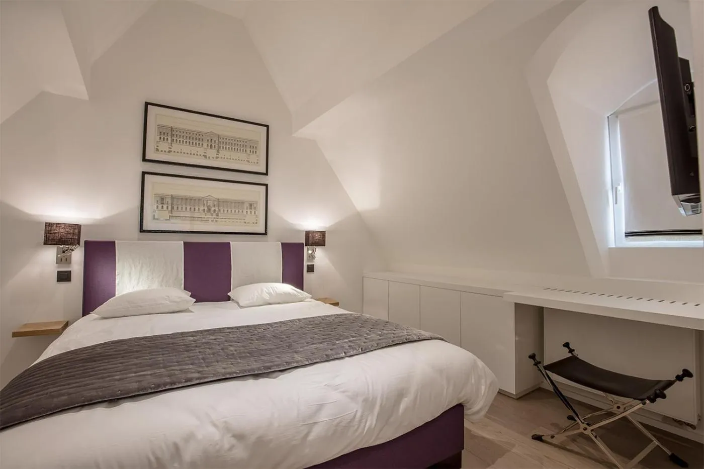 Bed in Faubourg Saint Martin