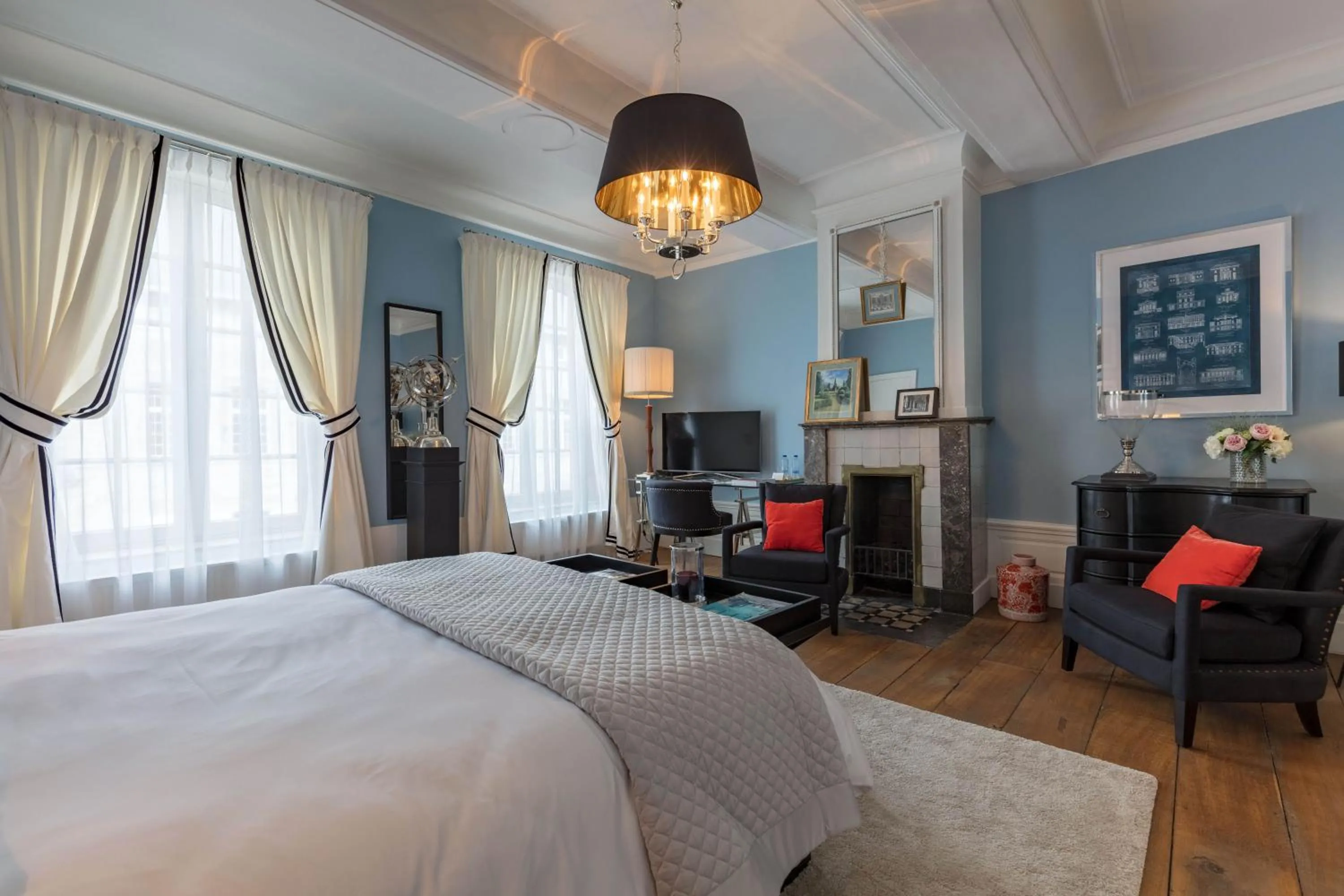 Bed in Faubourg Saint Martin