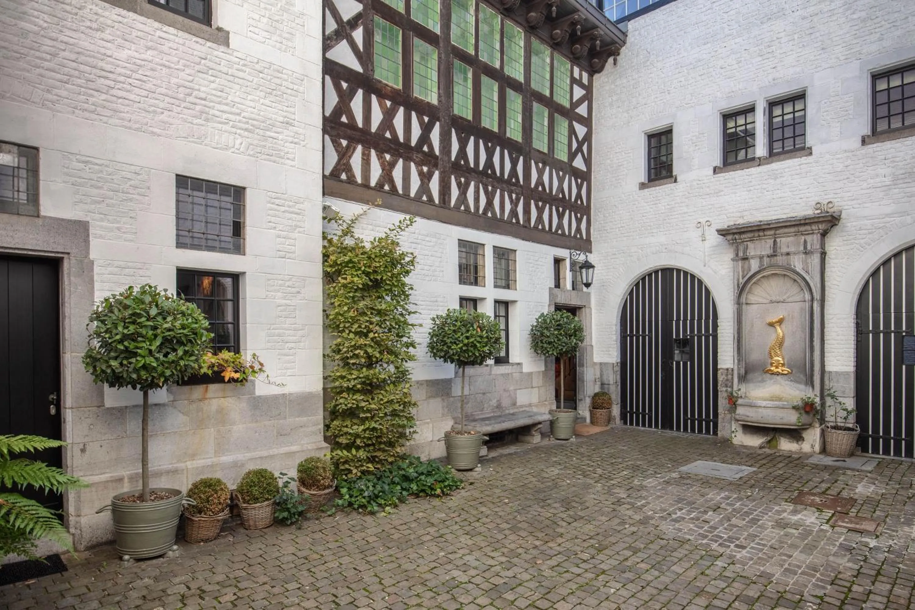 Inner courtyard view in Faubourg Saint Martin
