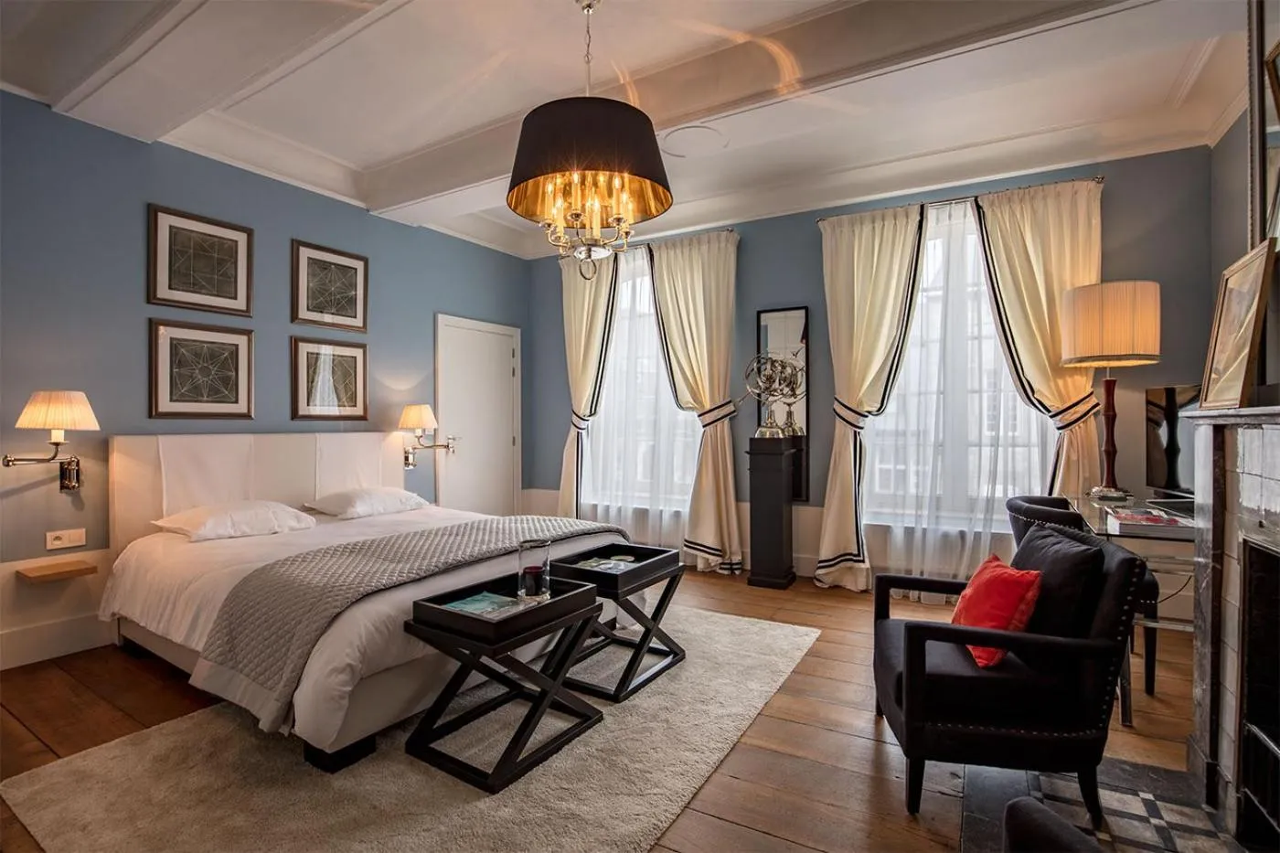 Bed in Faubourg Saint Martin