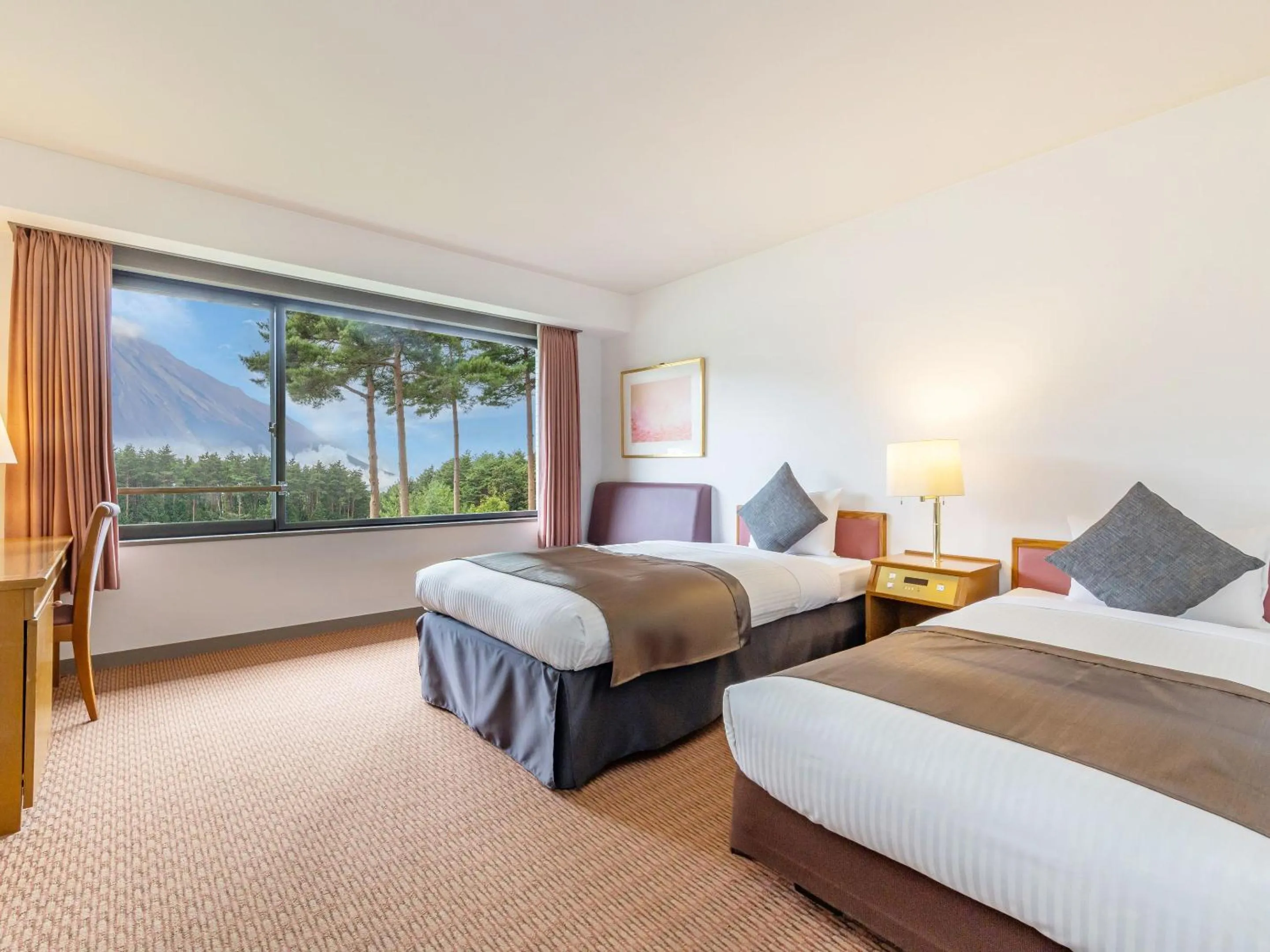 Photo of the whole room, Bed in Evergreen-Fuji