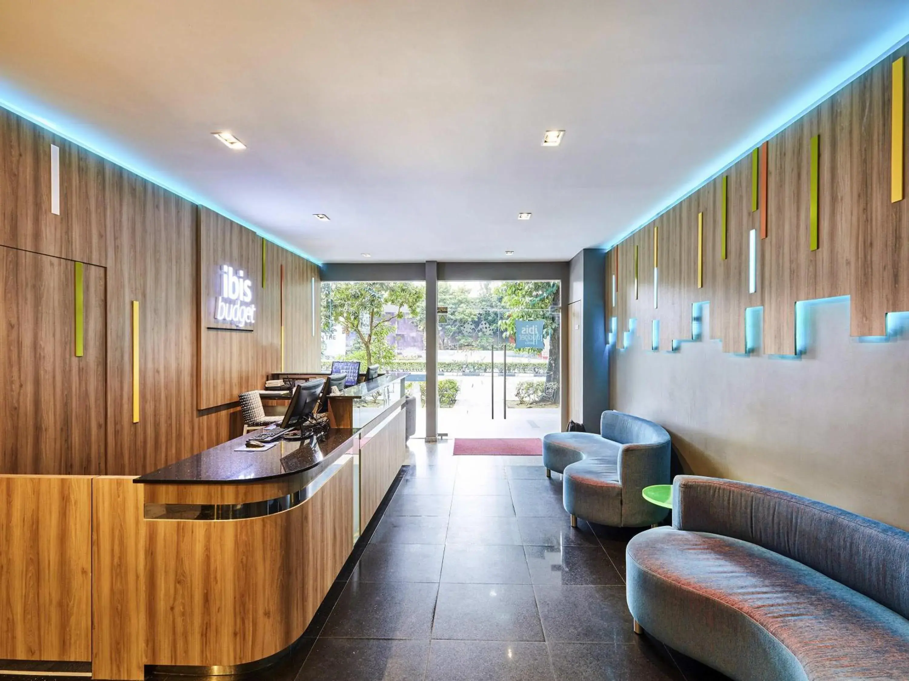 Property building in ibis budget Singapore Bugis Property building in ibis budget Singapore Bugis