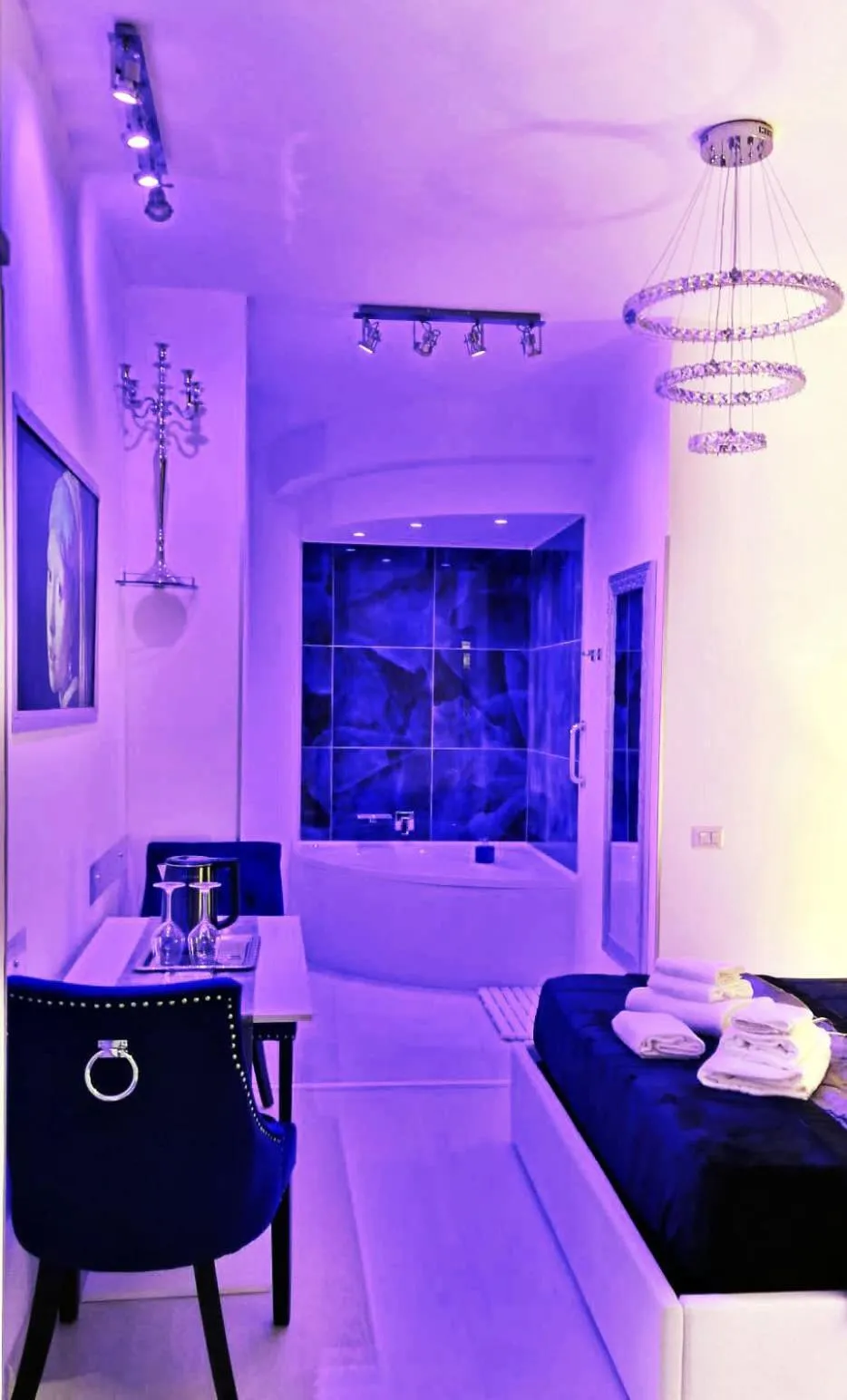 Hot Tub, Bed in Maschio Angioino Suite