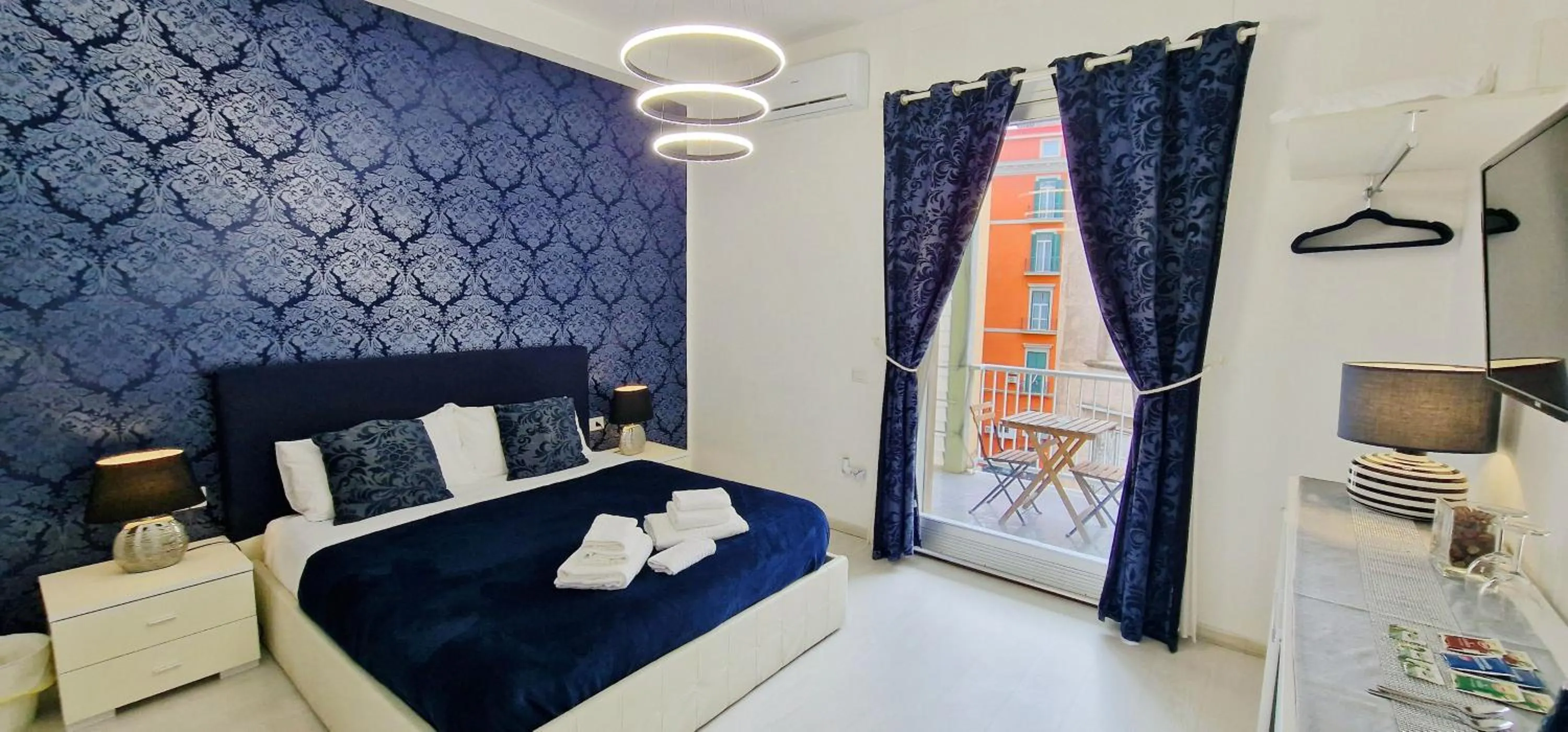 Balcony/Terrace, Bed in Maschio Angioino Suite