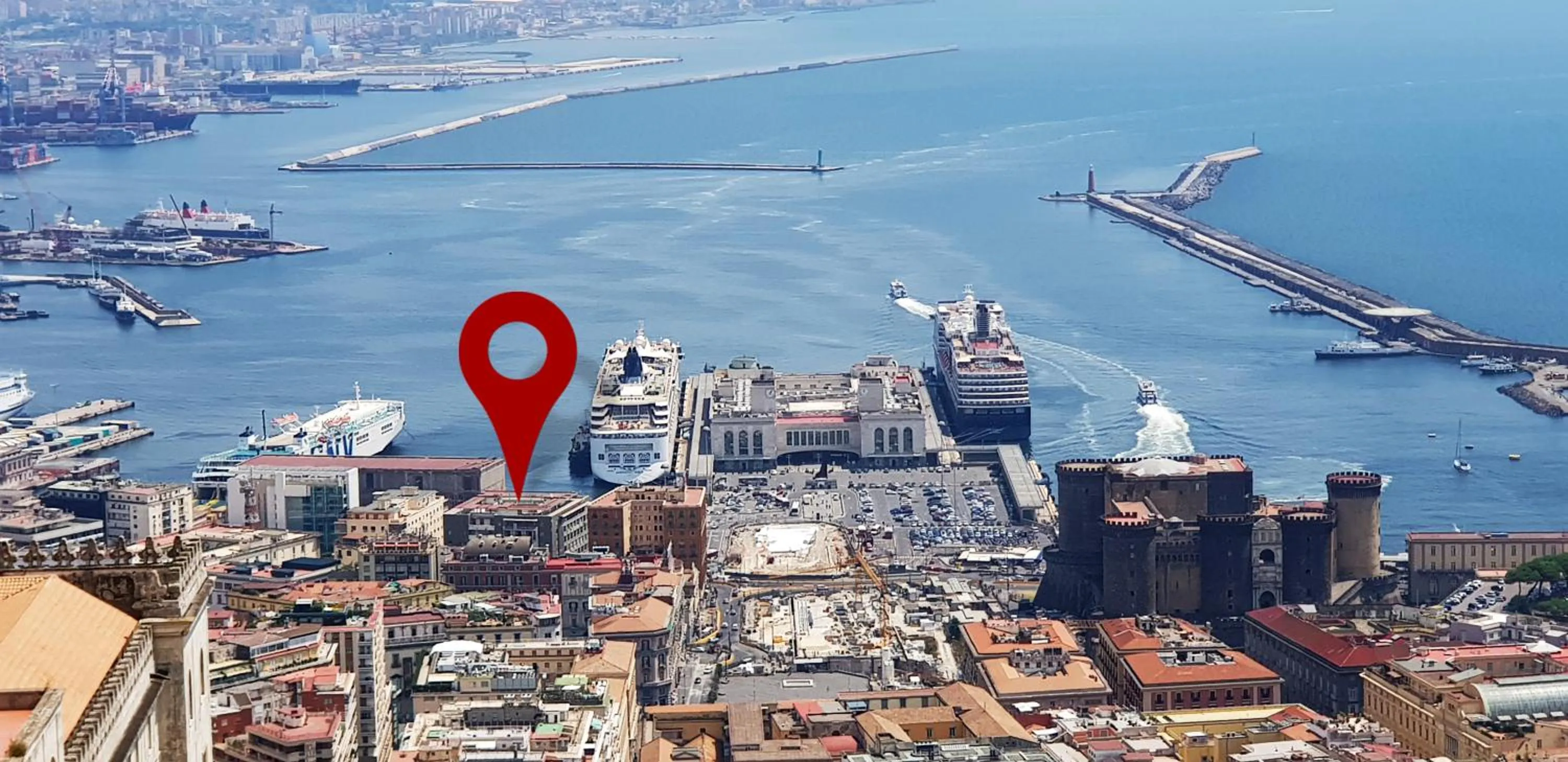 City view in Maschio Angioino Suite