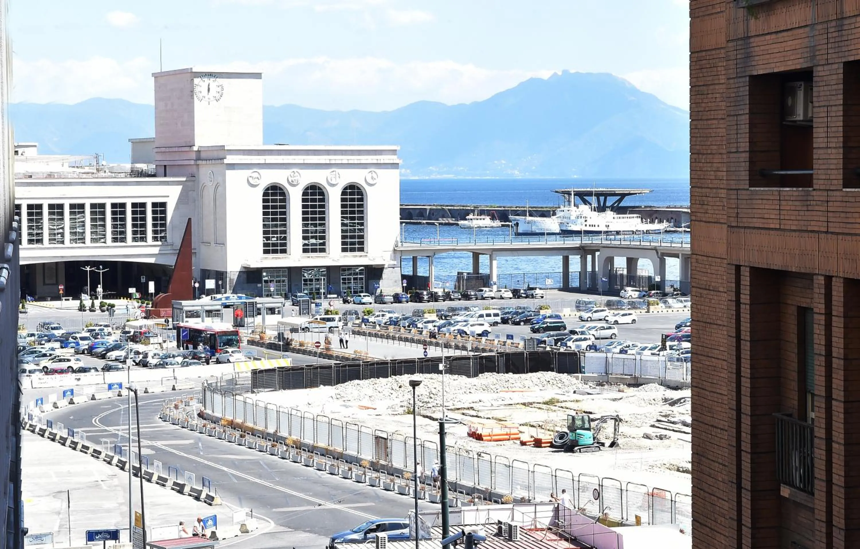 City view in Maschio Angioino Suite