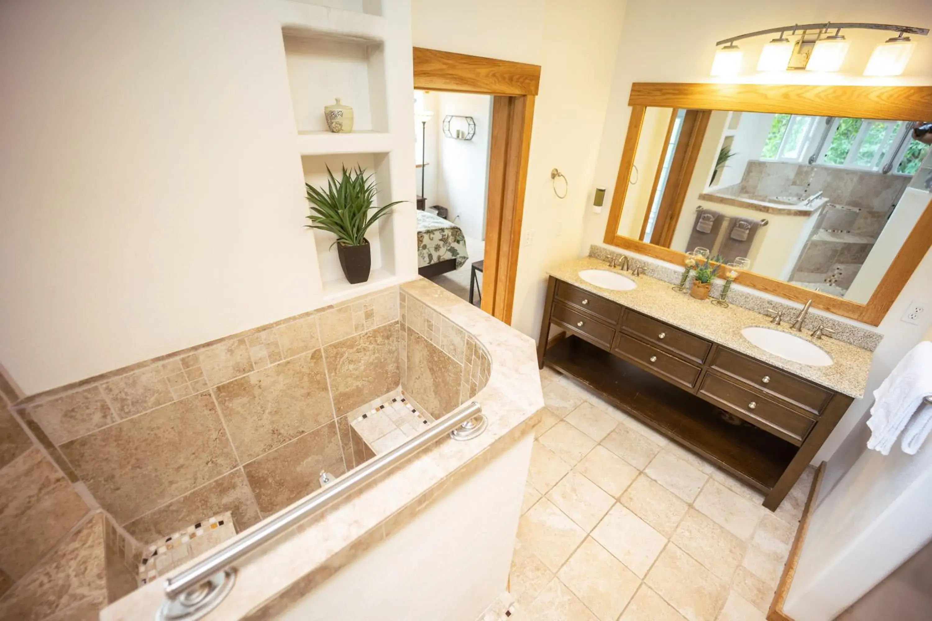 King Suite with Spa Bath in Hilo Vacation Rental King Suite with Spa Bath in Hilo Vacation Rental