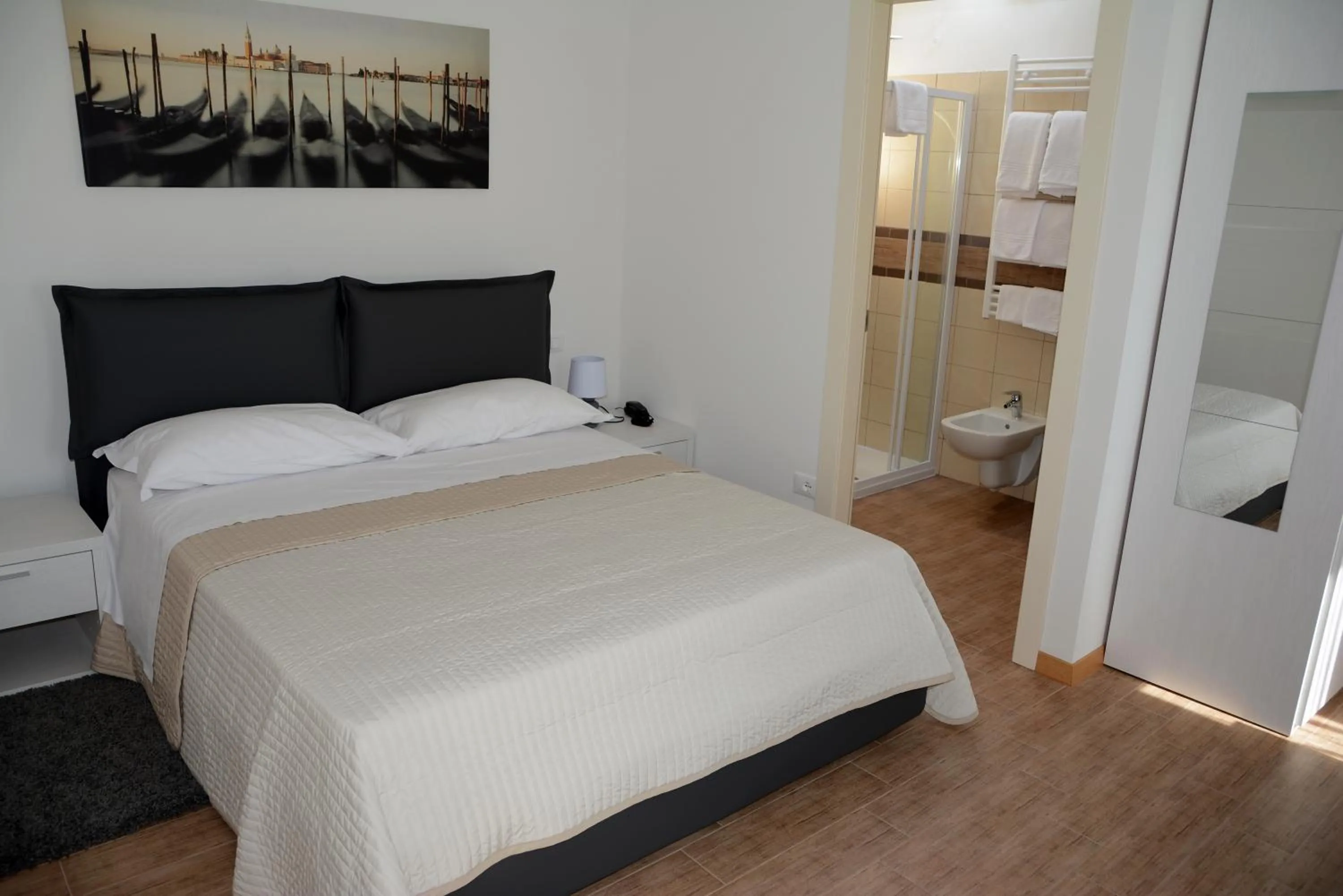 Photo of the whole room in Venice Guest House B&B