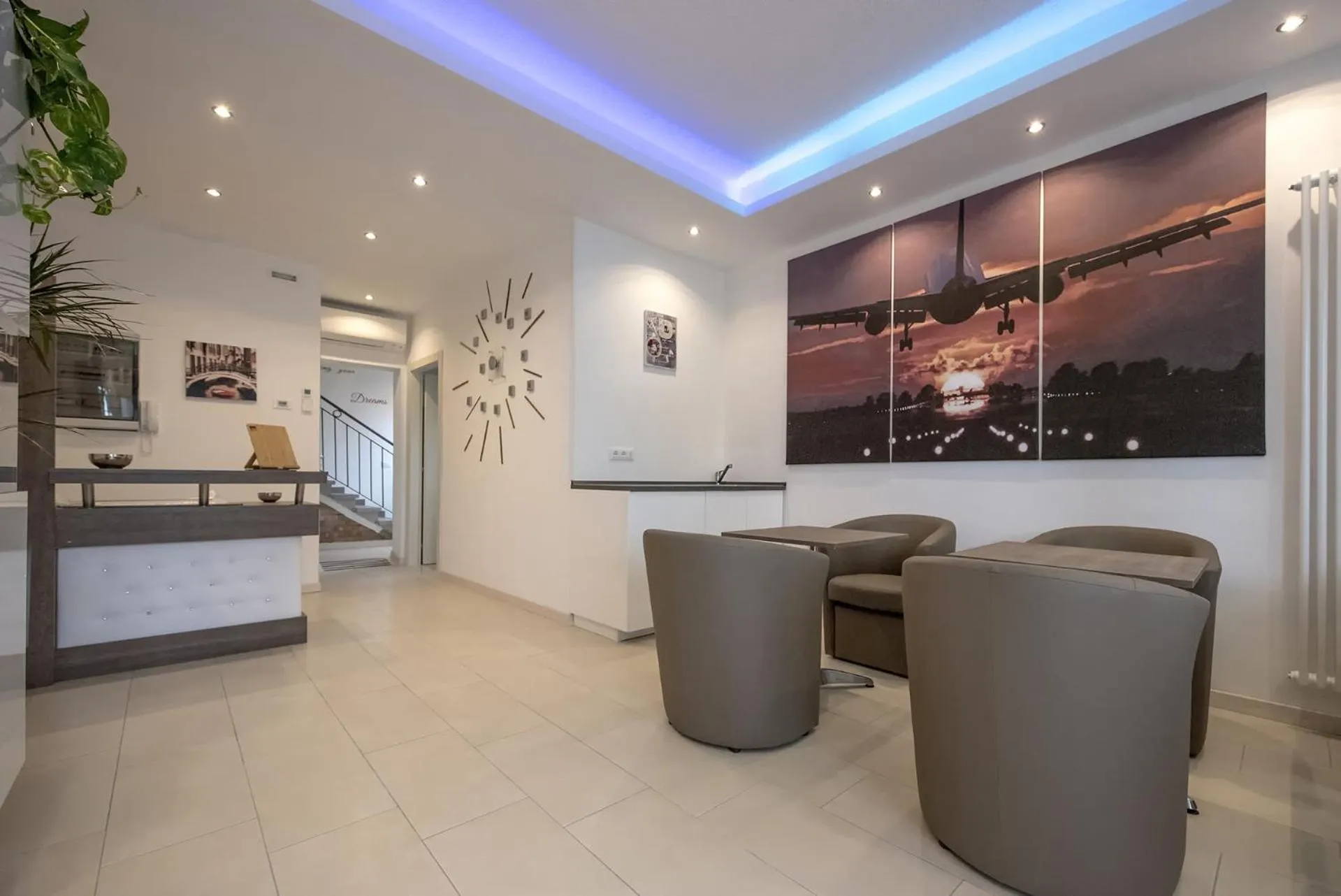 Communal lounge/ TV room in Venice Guest House B&B