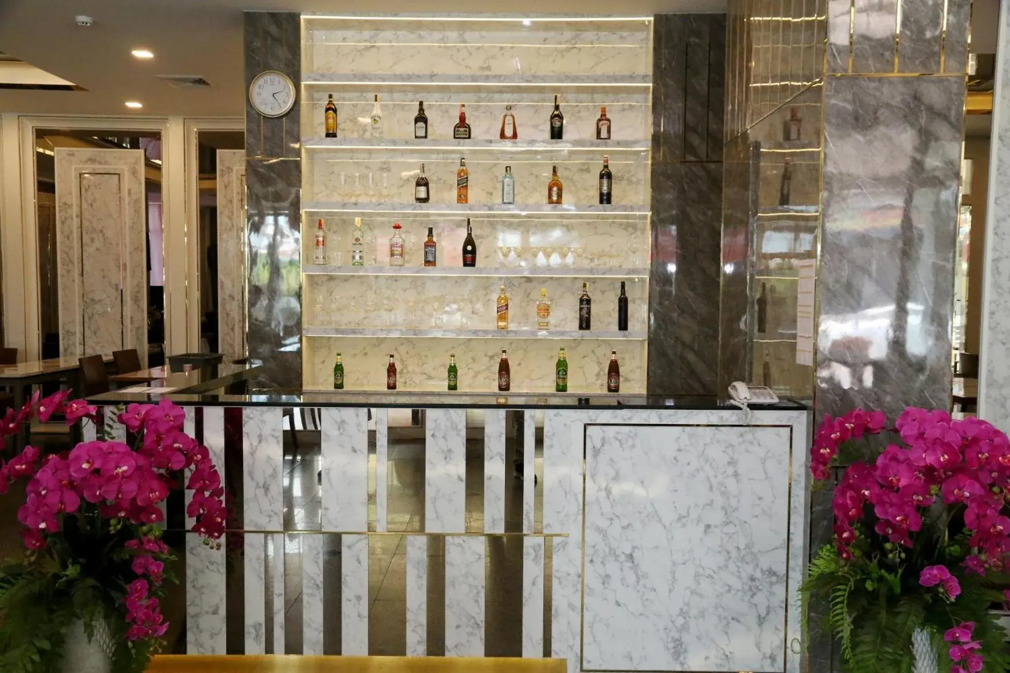 Lounge or bar in Crystal Palace Luxury Hotel Pattaya Lounge or bar in Crystal Palace Luxury Hotel Pattaya