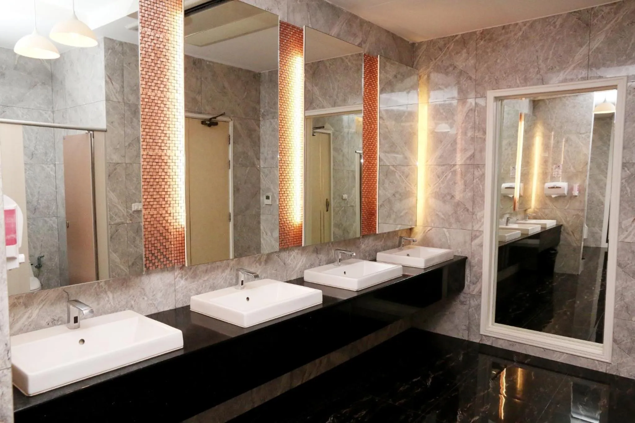 Toilet in Crystal Palace Luxury Hotel Pattaya