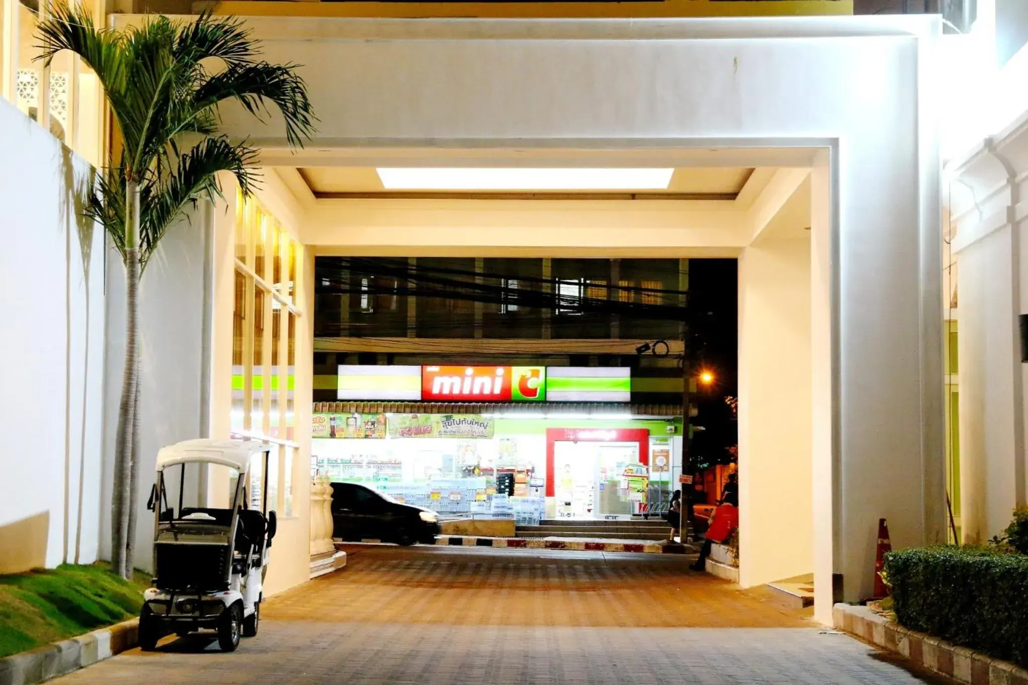 Facade/entrance in Crystal Palace Luxury Hotel Pattaya Facade/entrance in Crystal Palace Luxury Hotel Pattaya