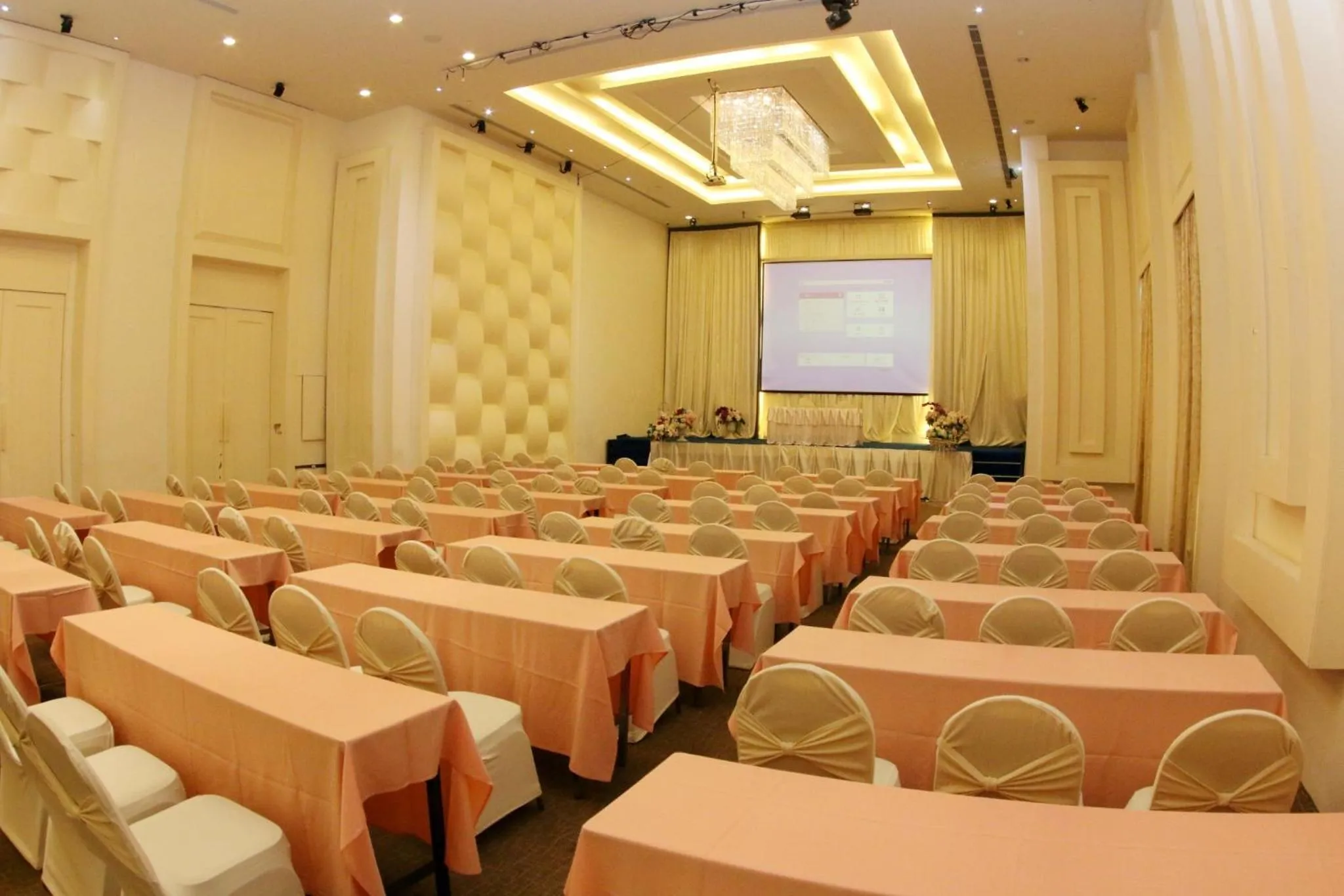 Meeting/conference room in Crystal Palace Luxury Hotel Pattaya