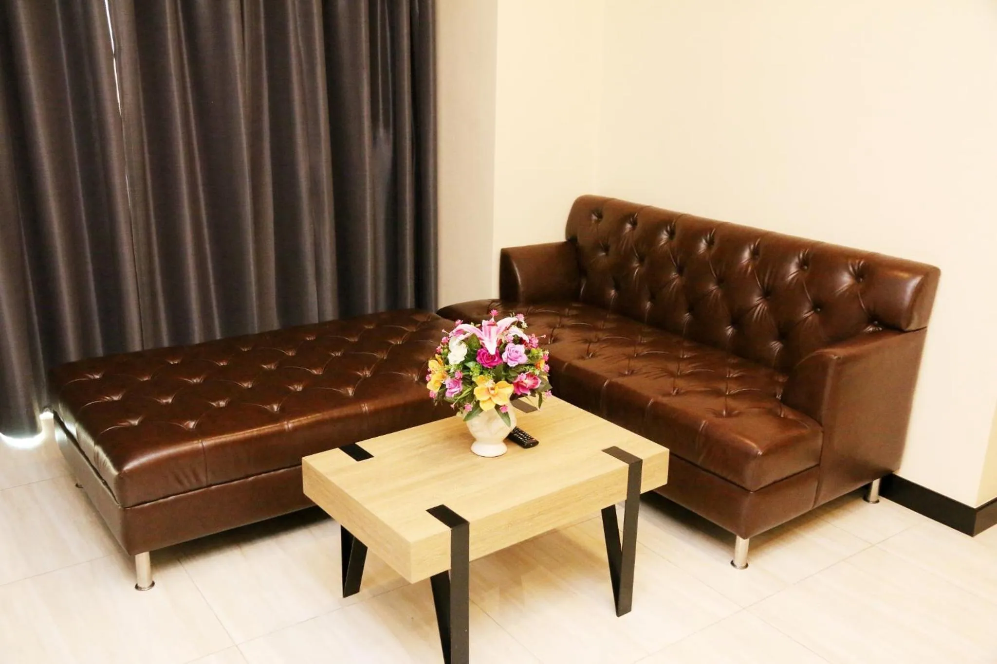 Living room in Crystal Palace Luxury Hotel Pattaya