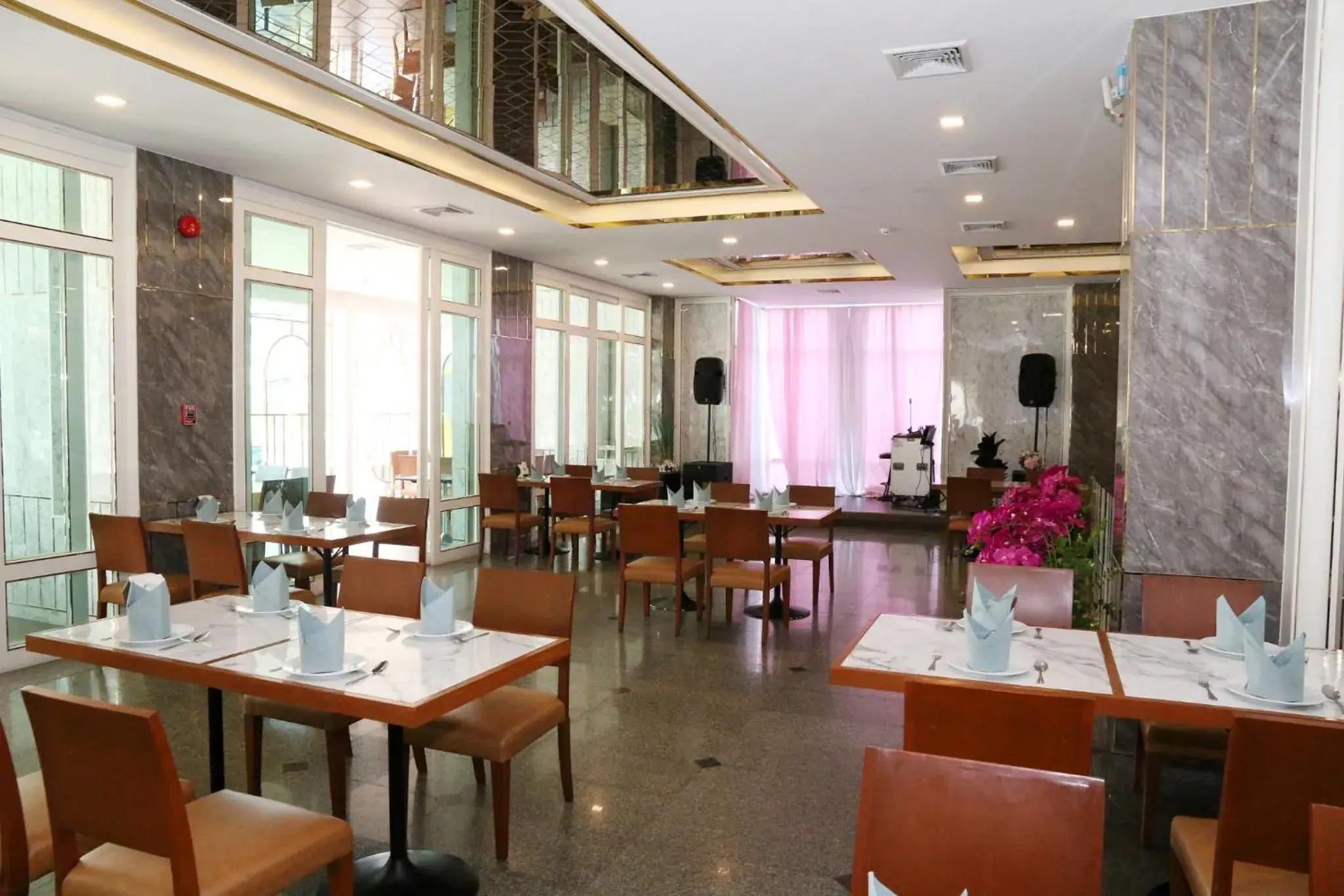 Restaurant/places to eat in Crystal Palace Luxury Hotel Pattaya Restaurant/places to eat in Crystal Palace Luxury Hotel Pattaya