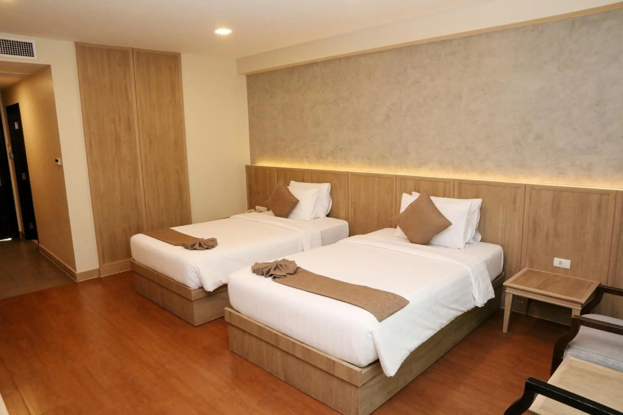 Photo of the whole room, Bed in Crystal Palace Luxury Hotel Pattaya