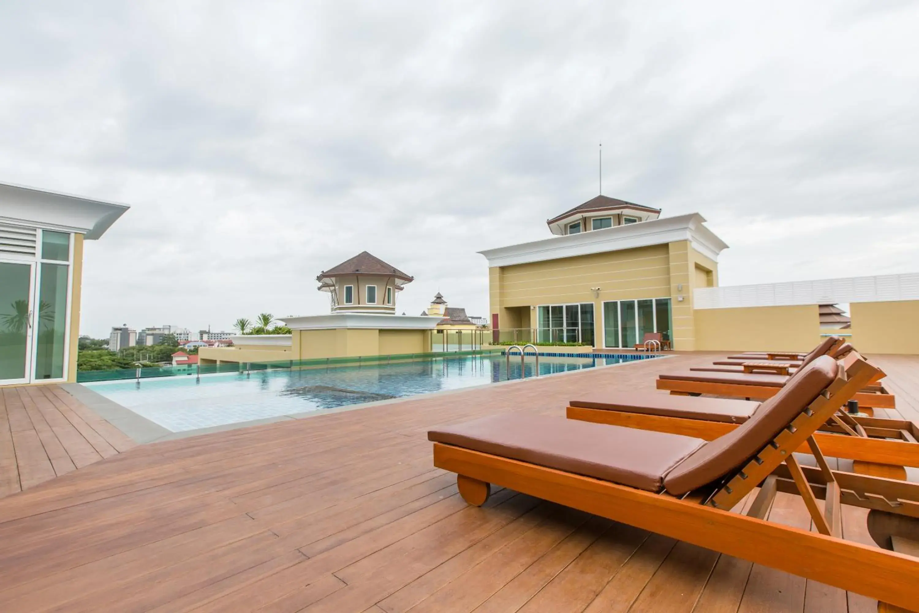 Swimming pool in Crystal Palace Luxury Hotel Pattaya Swimming pool in Crystal Palace Luxury Hotel Pattaya