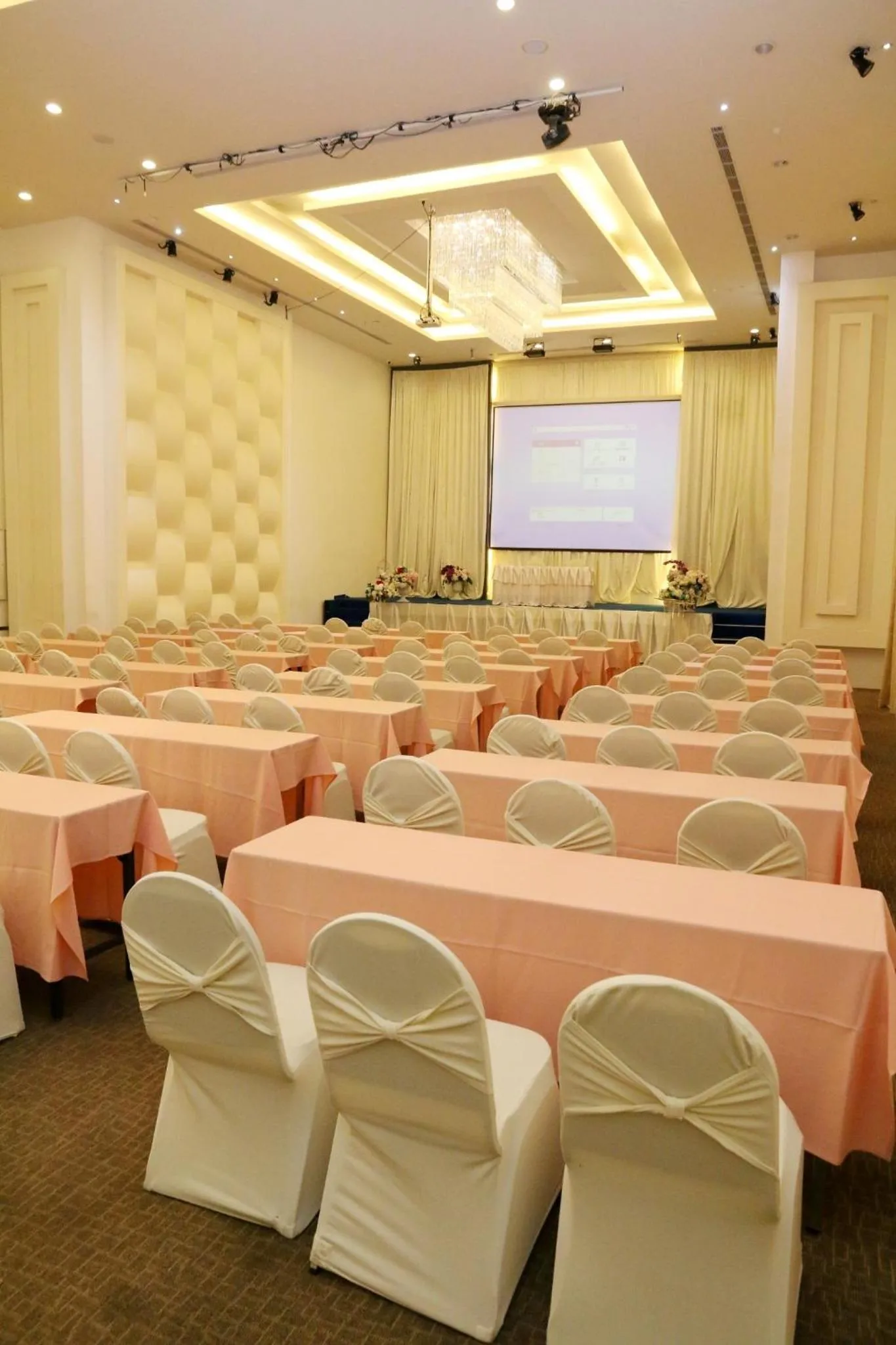 Meeting/conference room in Crystal Palace Luxury Hotel Pattaya