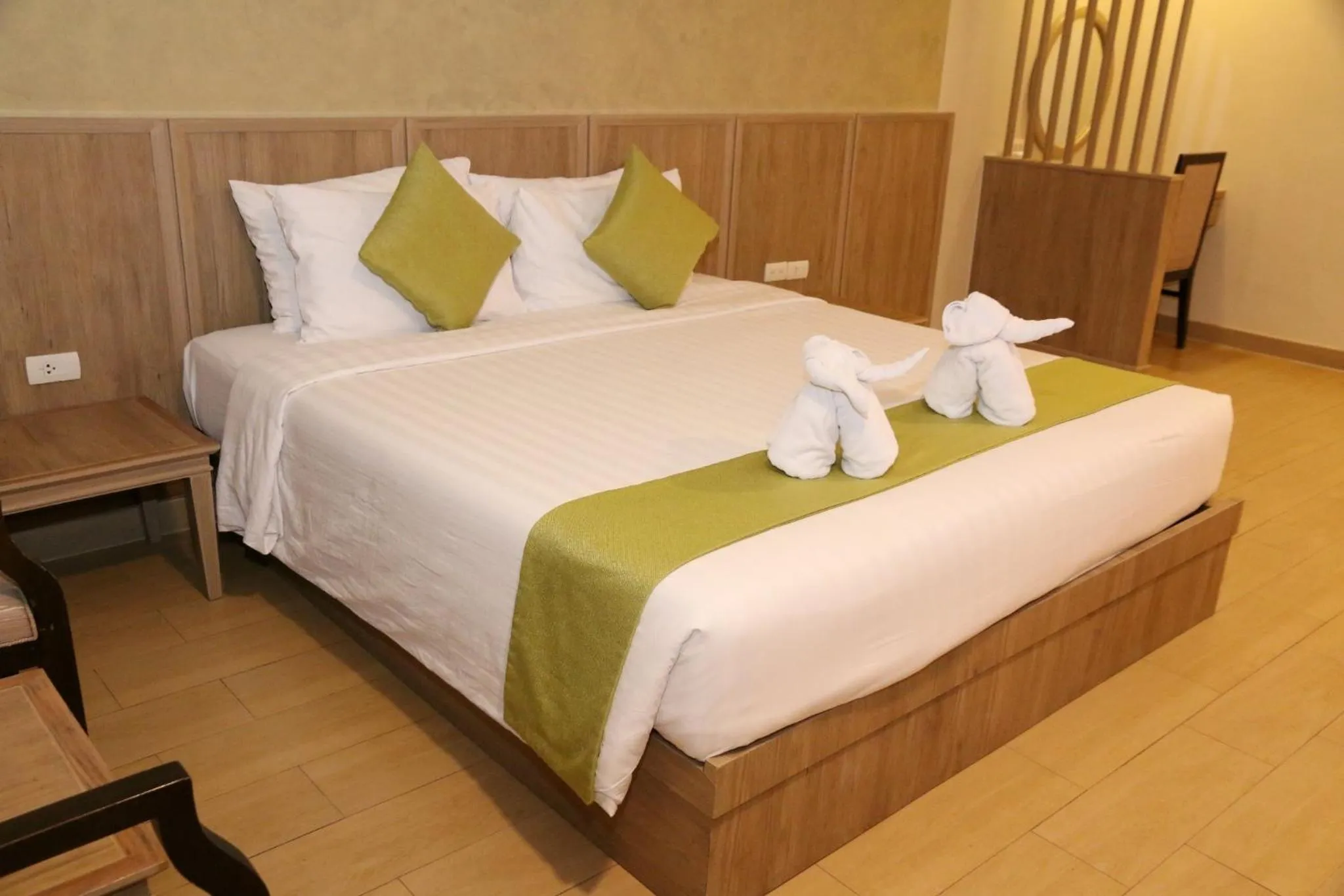 Bedroom, Bed in Crystal Palace Luxury Hotel Pattaya