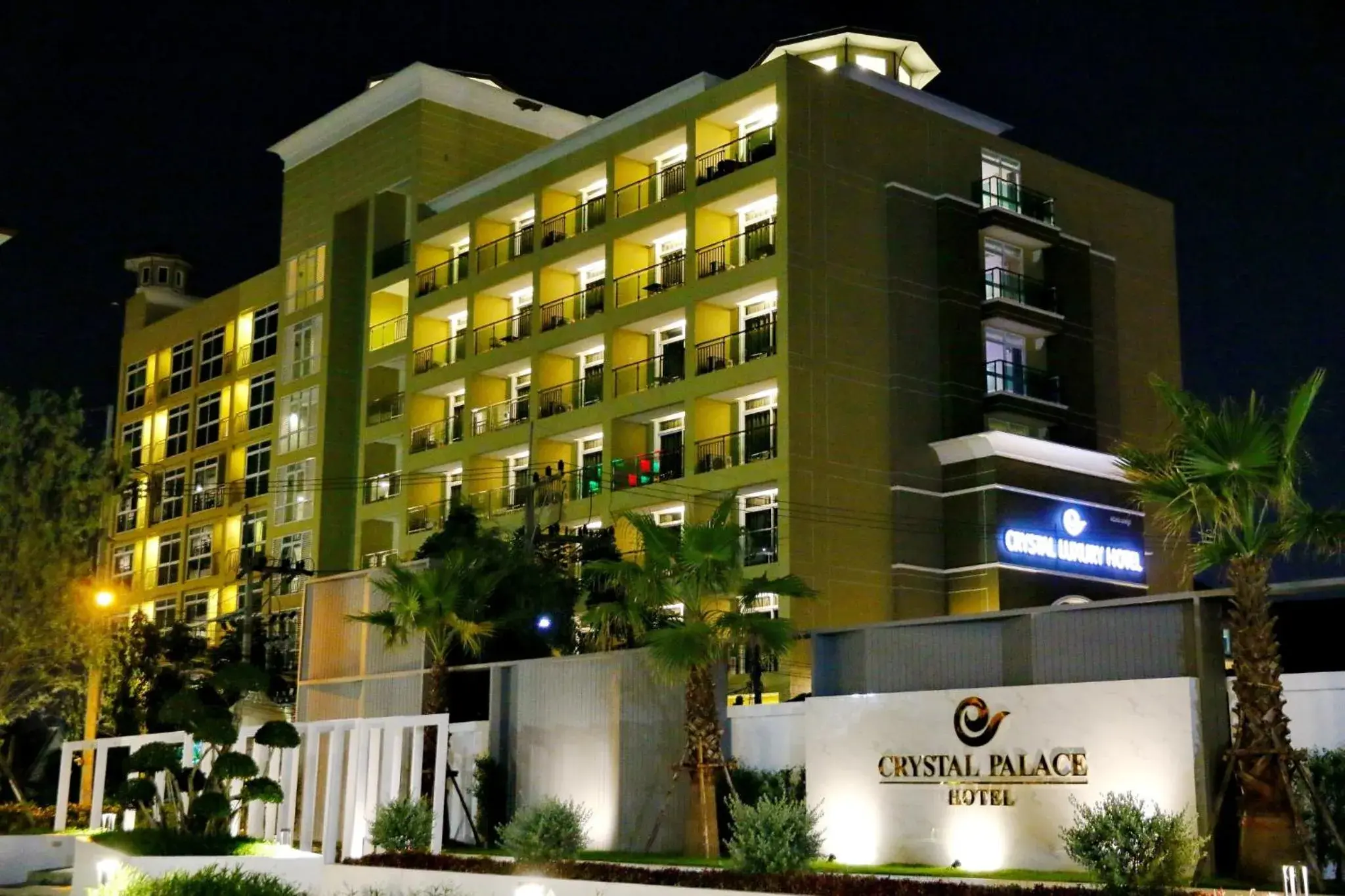 Property building in Crystal Palace Luxury Hotel Pattaya Property building in Crystal Palace Luxury Hotel Pattaya