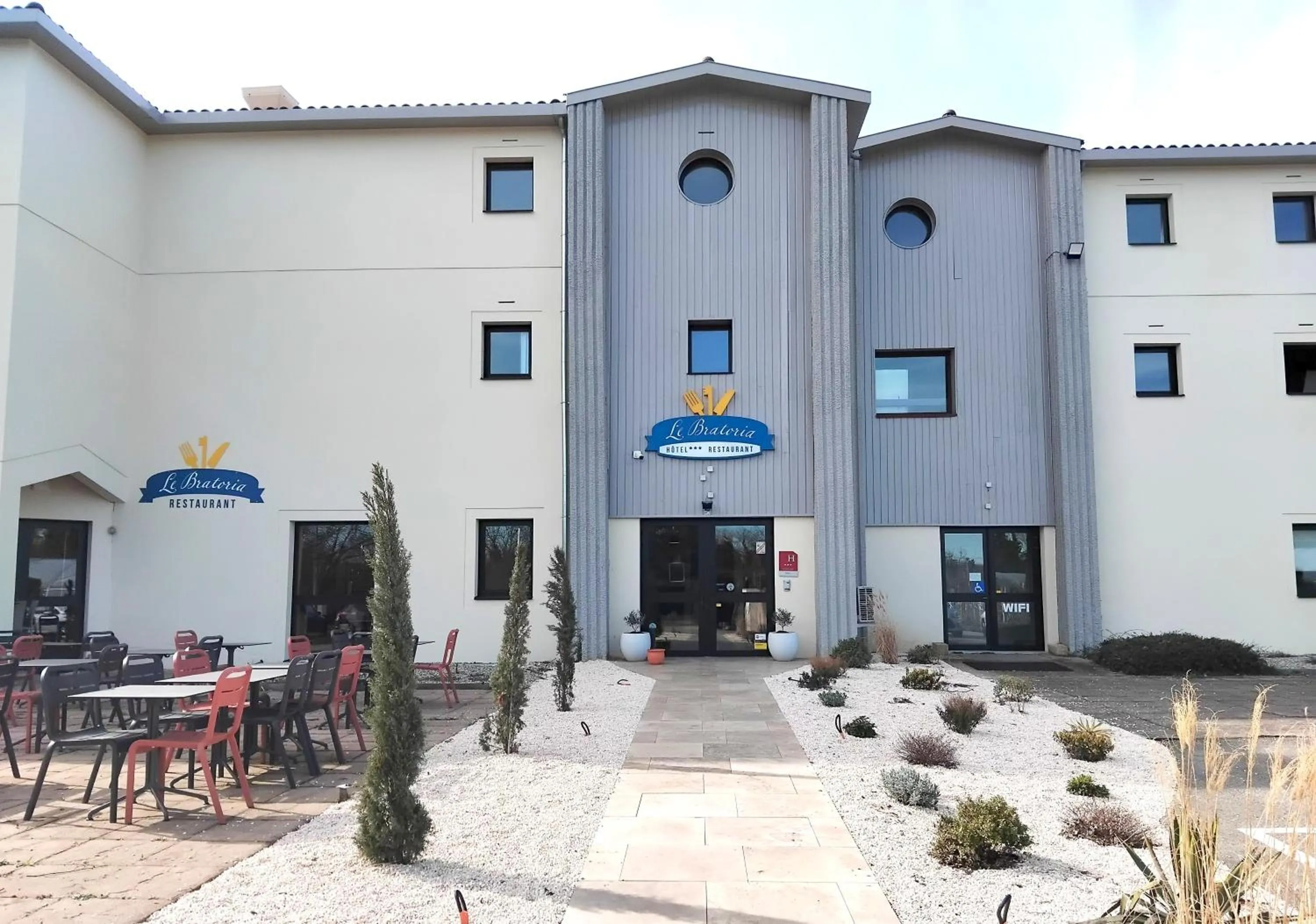 Hôtel Le Bratoria , anciennement Le Saint Vincent