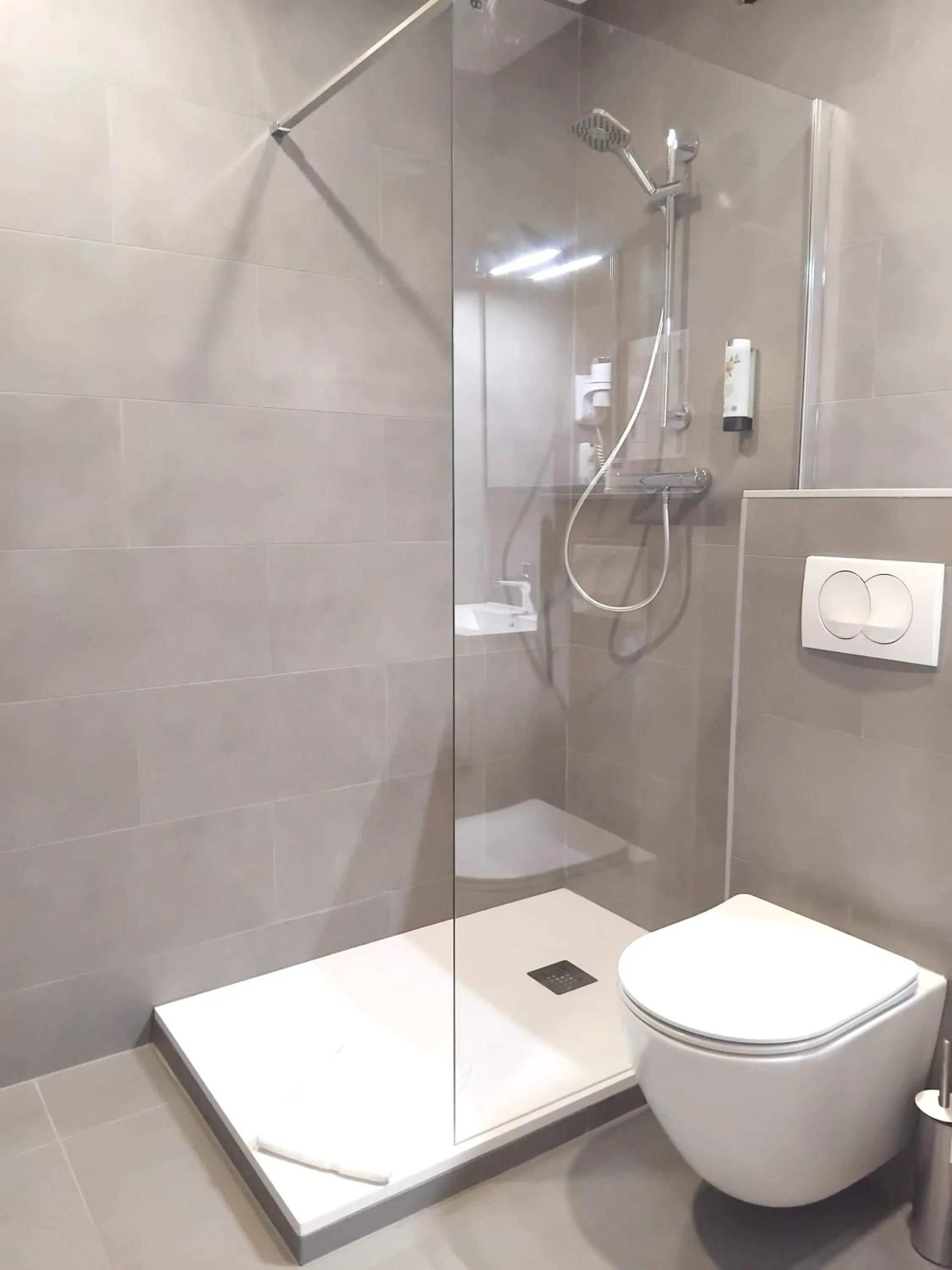 Hôtel Le Bratoria , anciennement Le Saint Vincent