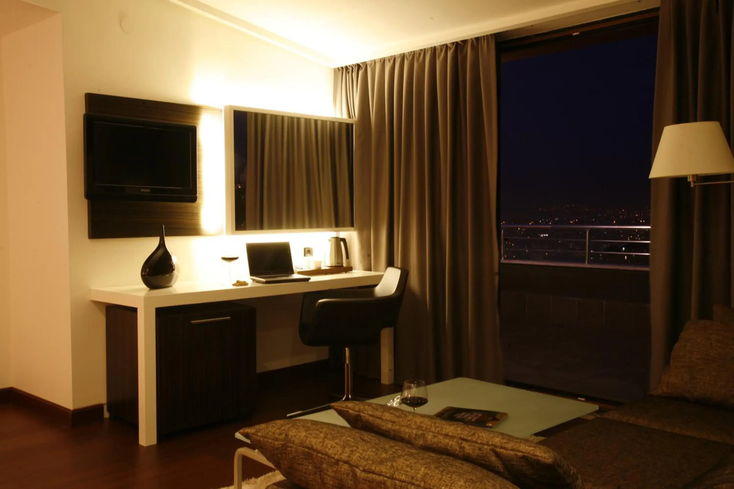 TV and multimedia in Hotel Samm Bistro Spa TV and multimedia in Hotel Samm Bistro Spa