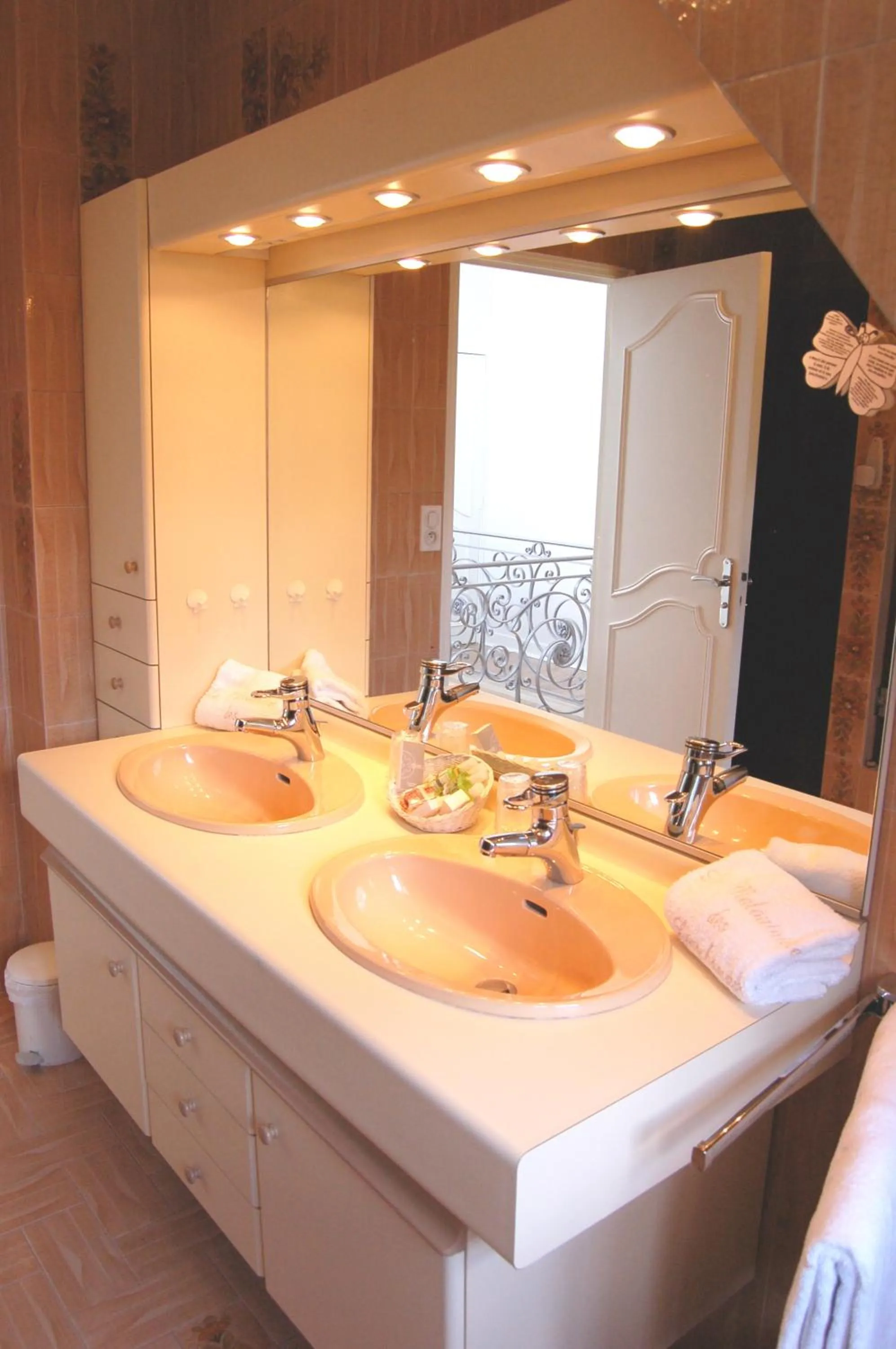 Shower in Hotel Spa La Malouinière Des Longchamps - Saint-Malo