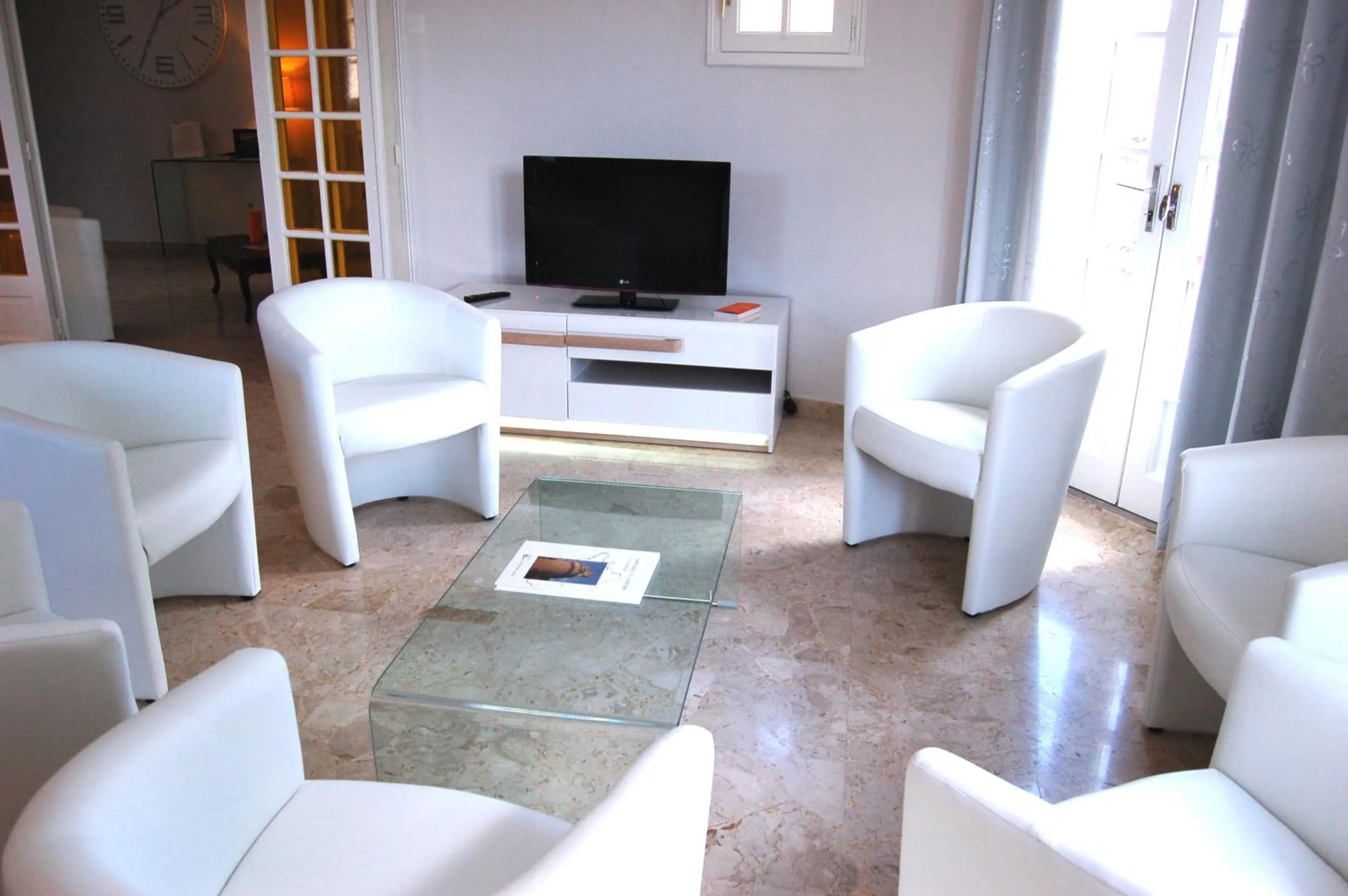 TV and multimedia in Hotel Spa La Malouinière Des Longchamps - Saint-Malo