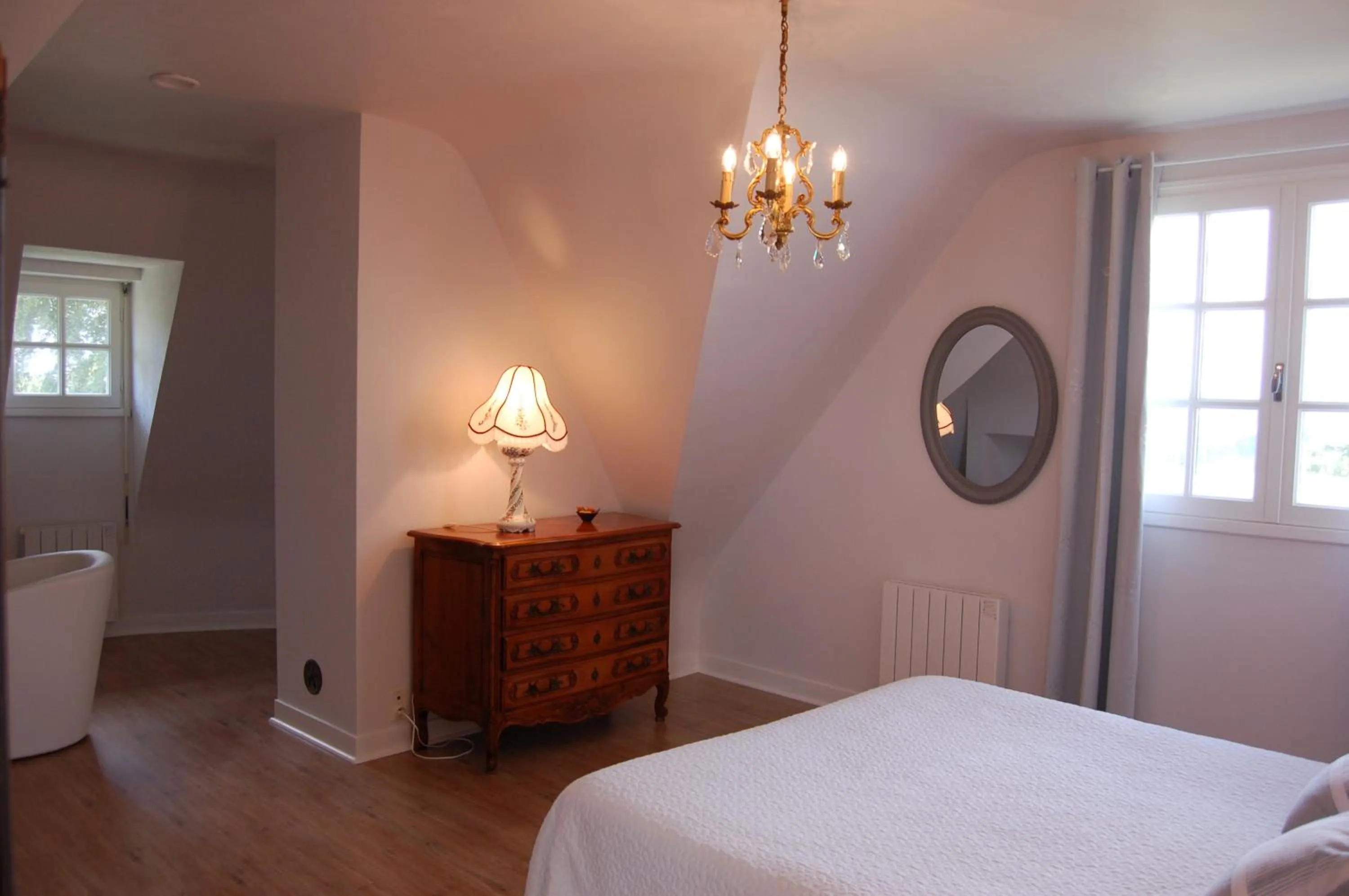 Bedroom, Bed in Hotel Spa La Malouinière Des Longchamps - Saint-Malo