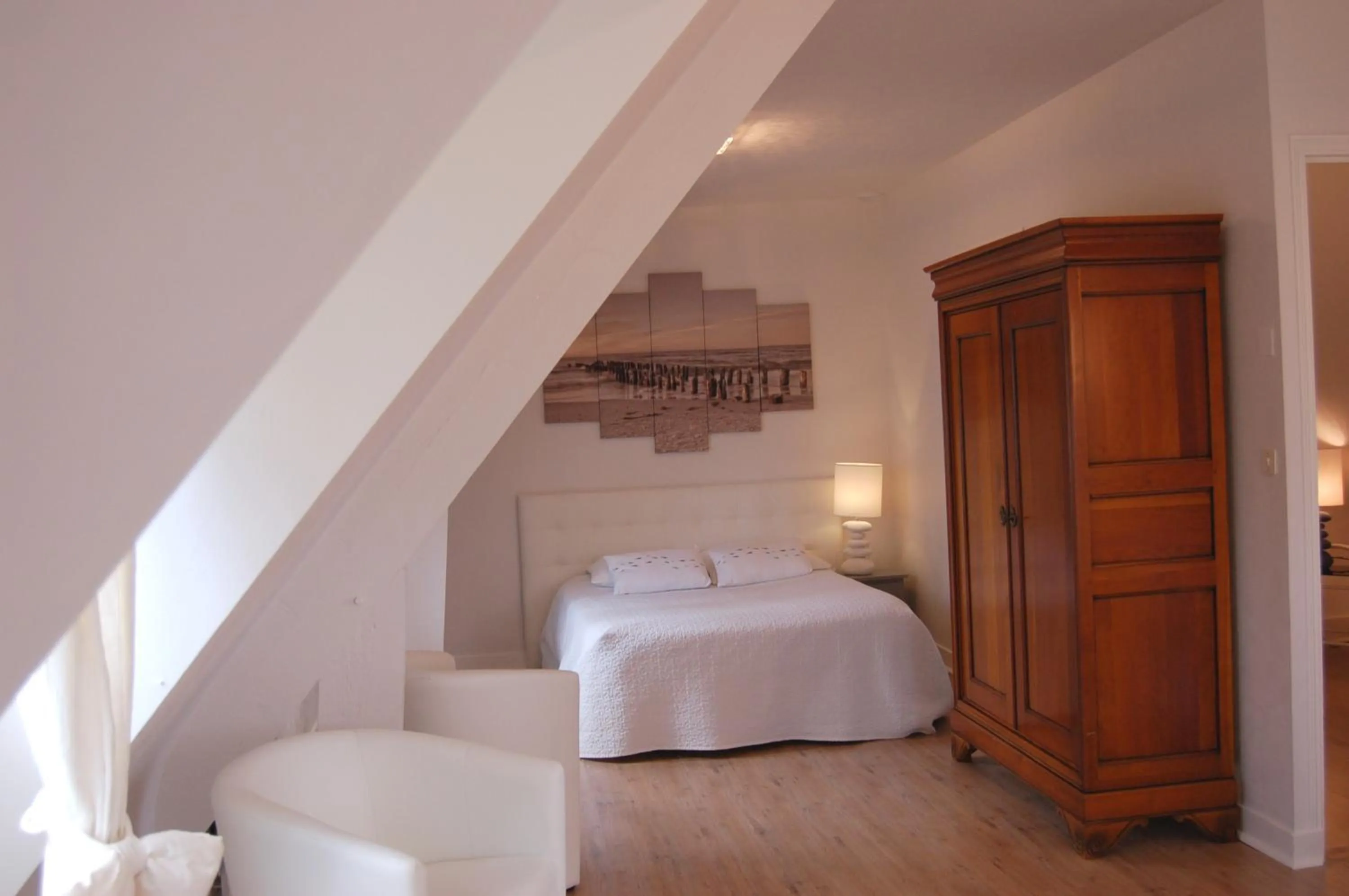 Bedroom, Bed in Hotel Spa La Malouinière Des Longchamps - Saint-Malo