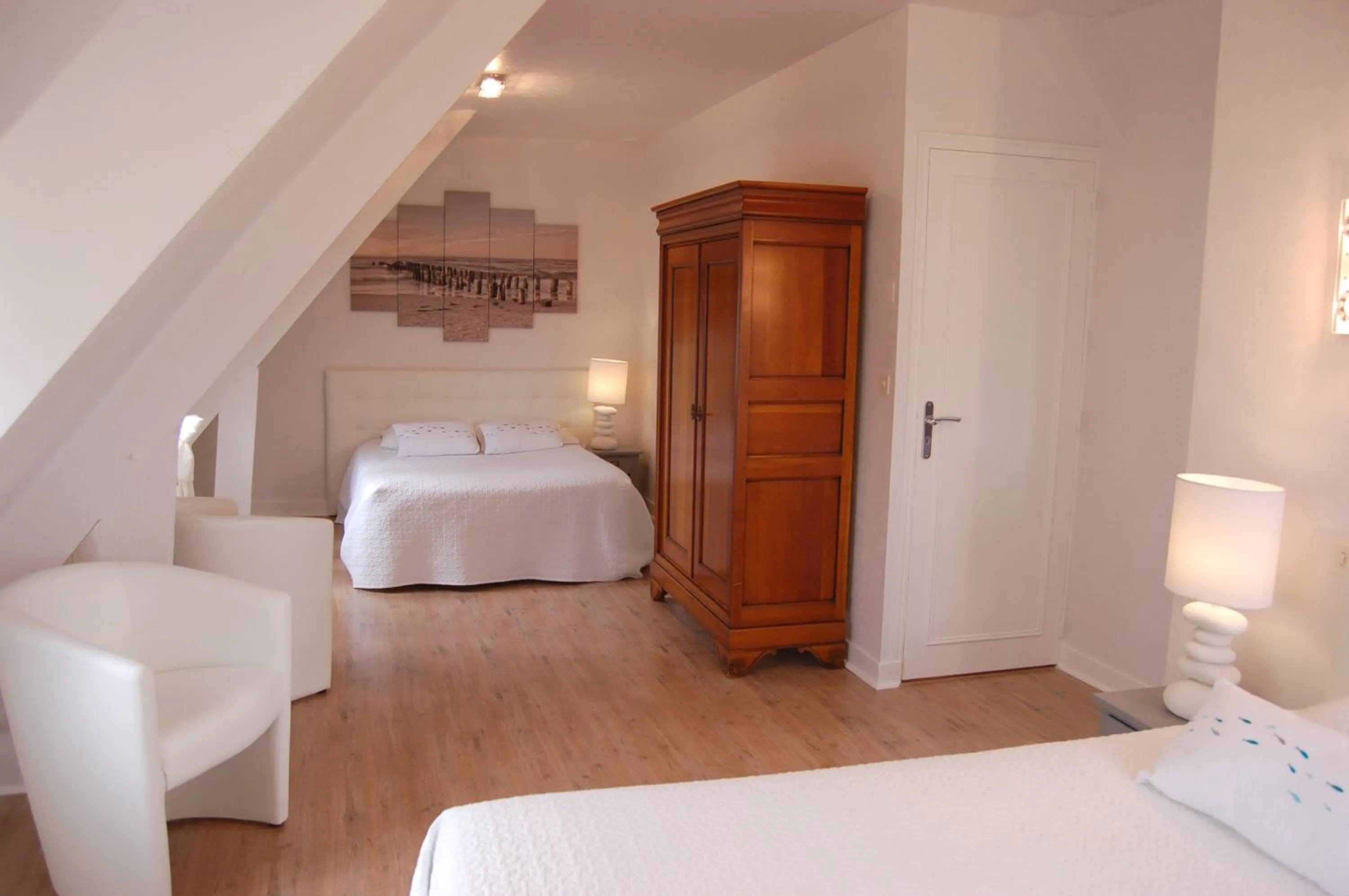 Bedroom, Bed in Hotel Spa La Malouinière Des Longchamps - Saint-Malo